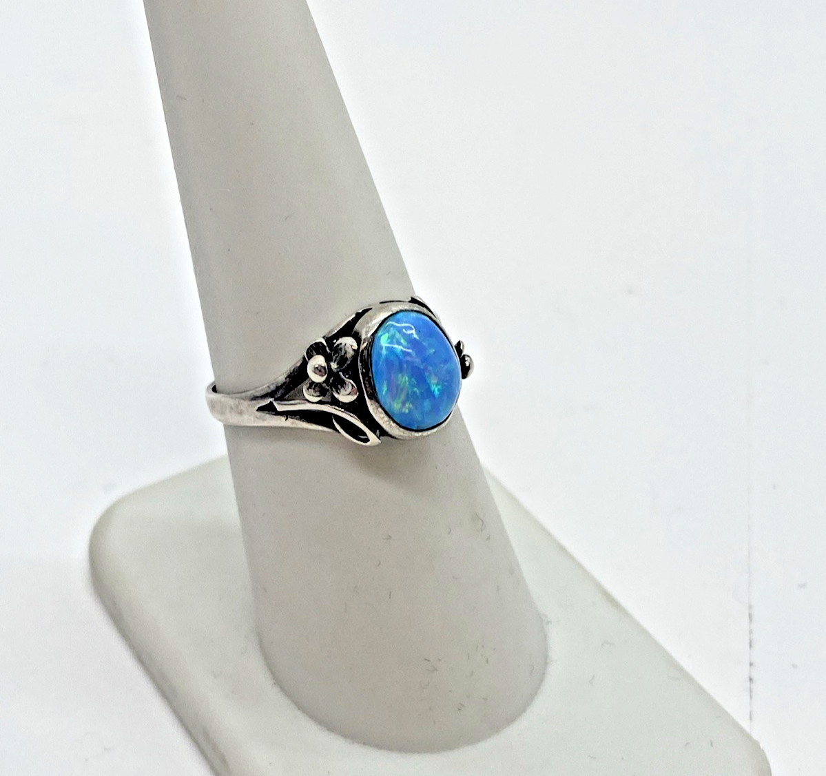 925 Sterling Silver Fire Blue Opal Flower Design Cocktail Ring Size 7.5