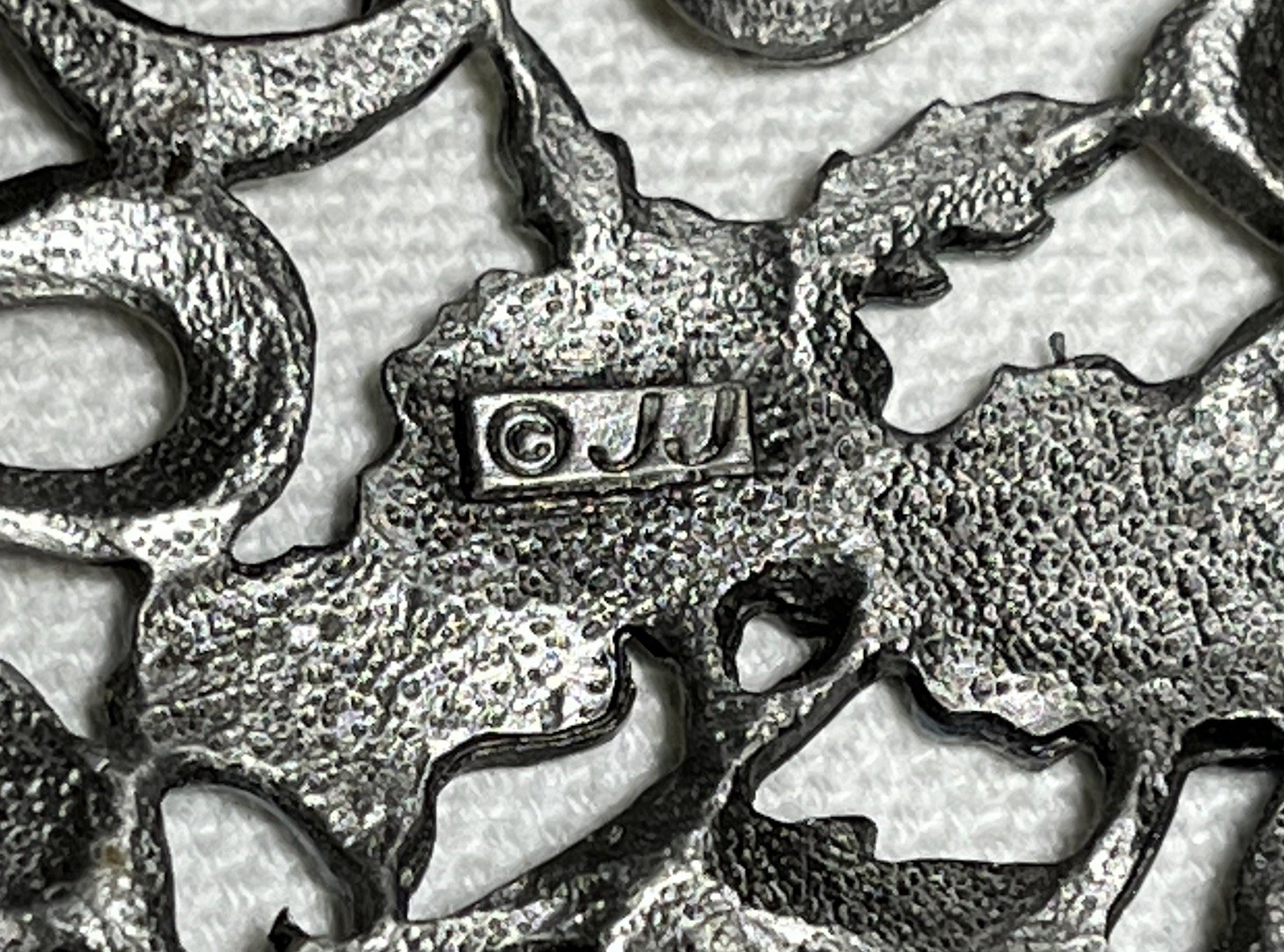 Vintage Signed JJ Jonette Art Nouvea Style Jewelry Brooch Pewter Tone Woman