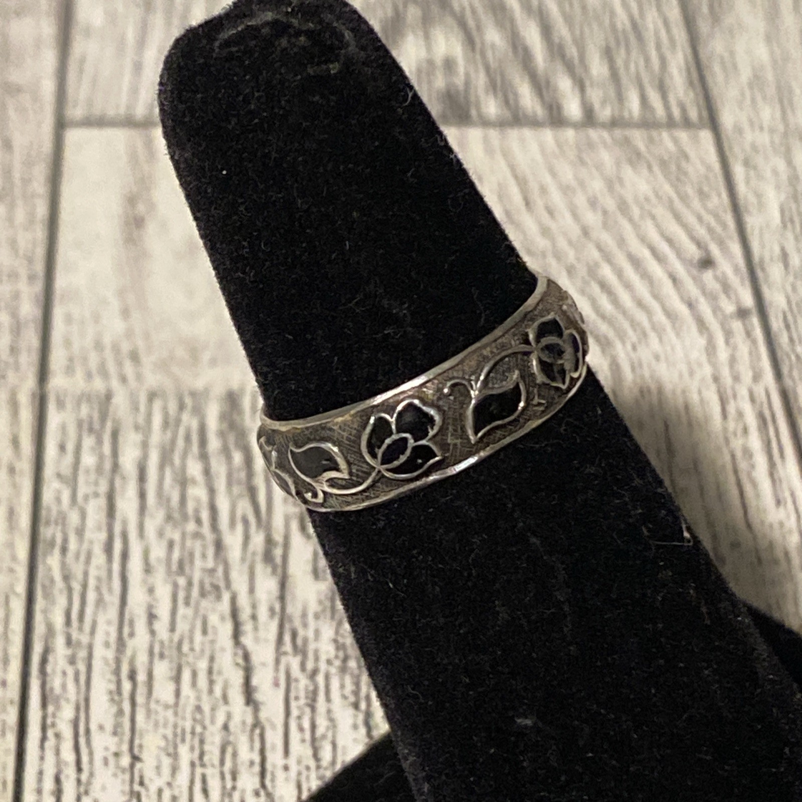 Vintage Art Nouveau Sterling Floral Scroll Leaf Textured Enamel Band Ring Size 6