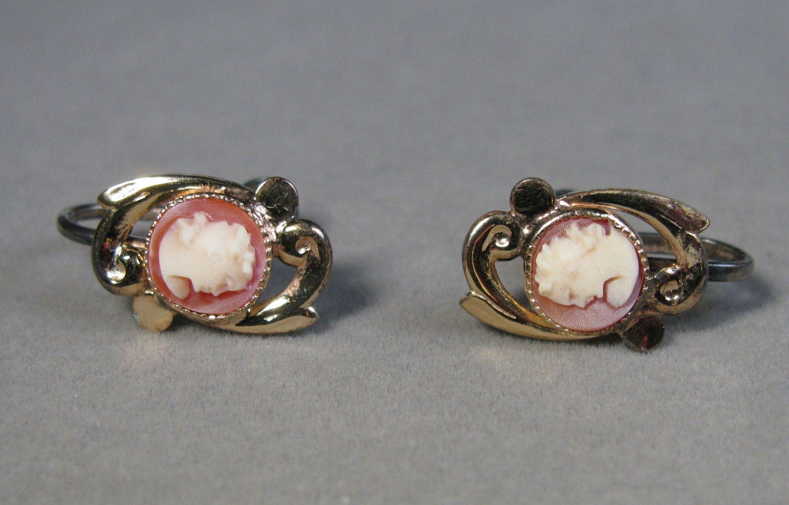 Vintage Sterling Silver Gold Wash Cameo Earrings Screw Back 2.9g #J4113