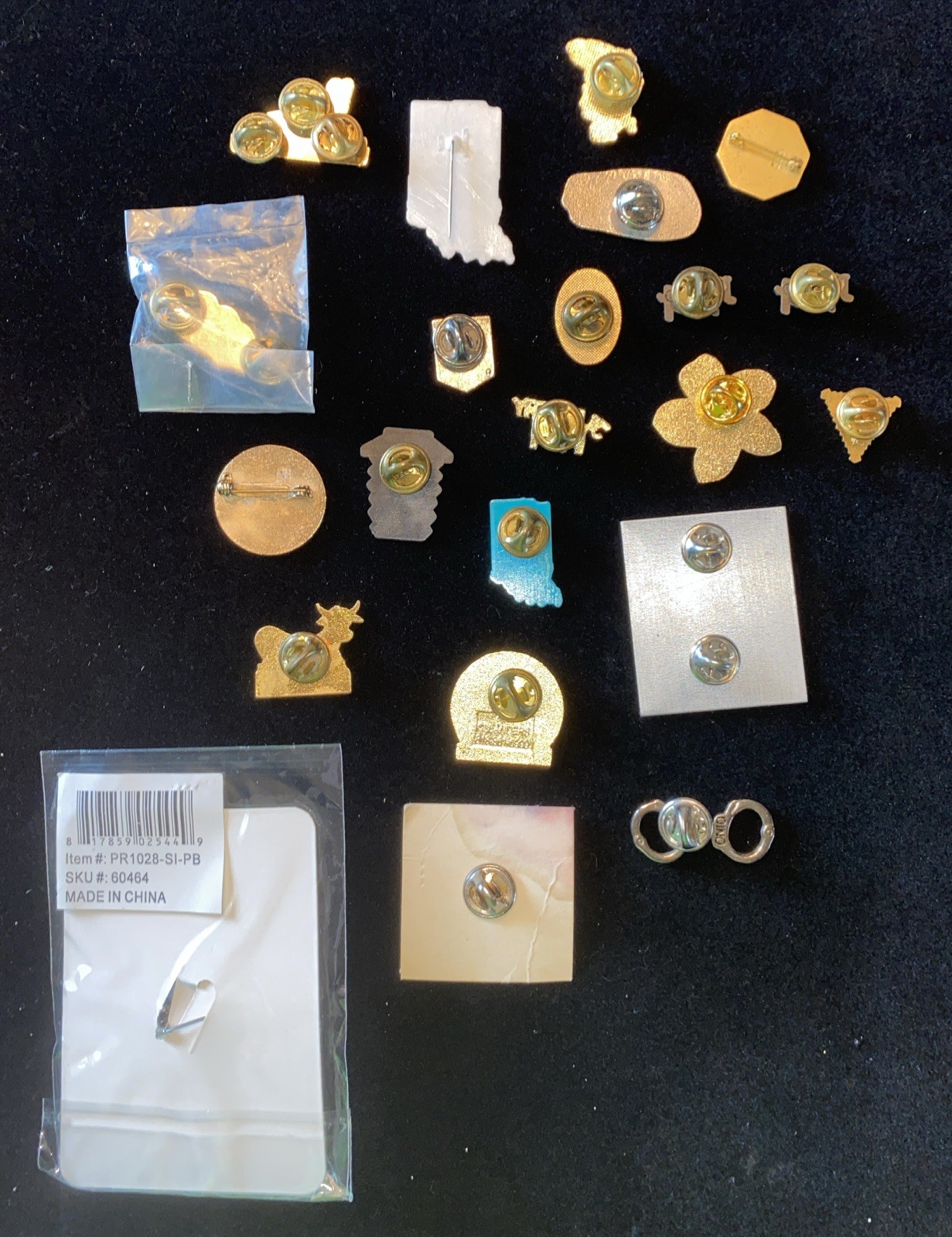 Lot Of 22 Vintage Random Lapel Pins Brooch Indiana Pow*Mia Horse Cow Flower