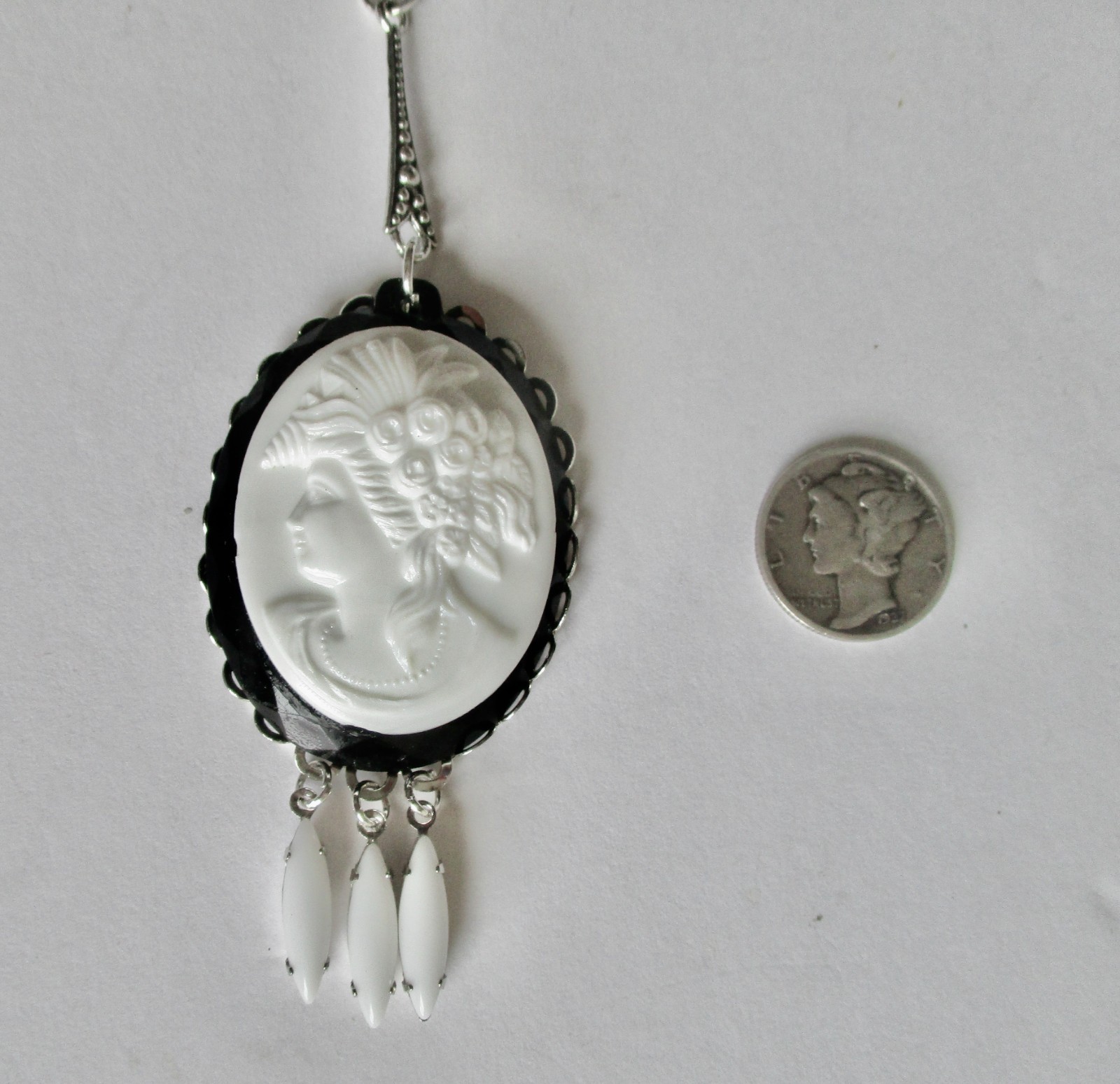 Vintage White Cameo Glass Pendant Necklace With Adjustable Necklace Length/Boho/