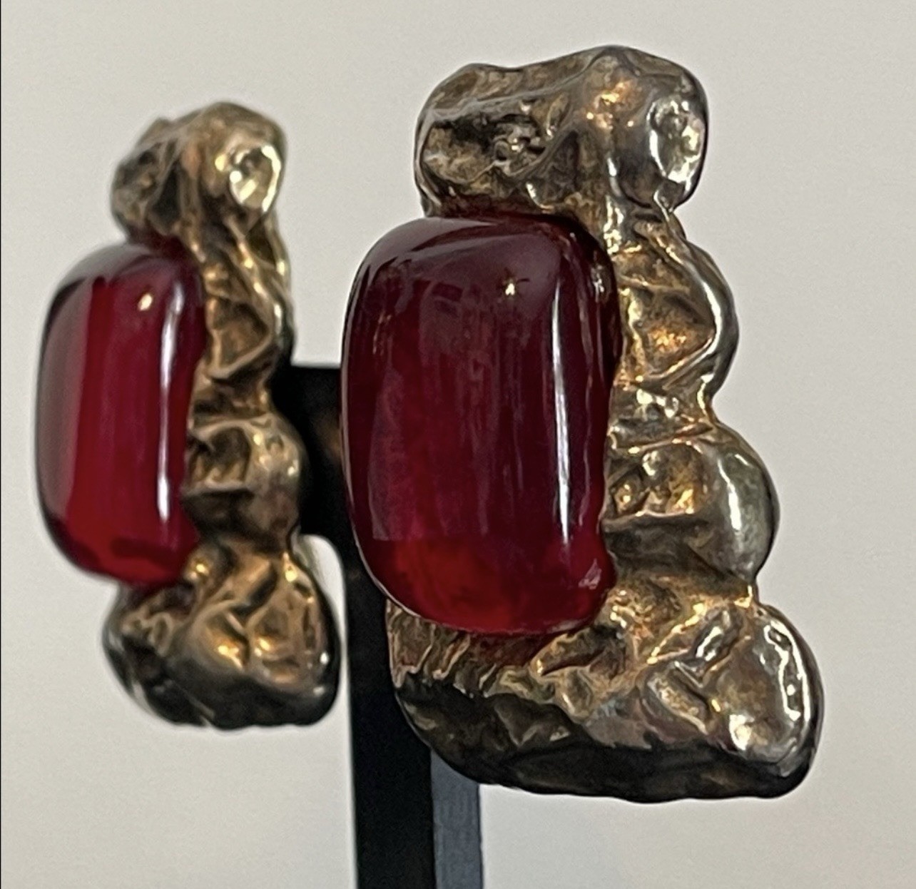 Les Bernard VO Brutalist Collection Red Gripiox Glass Brooch & Clip-On Earrings