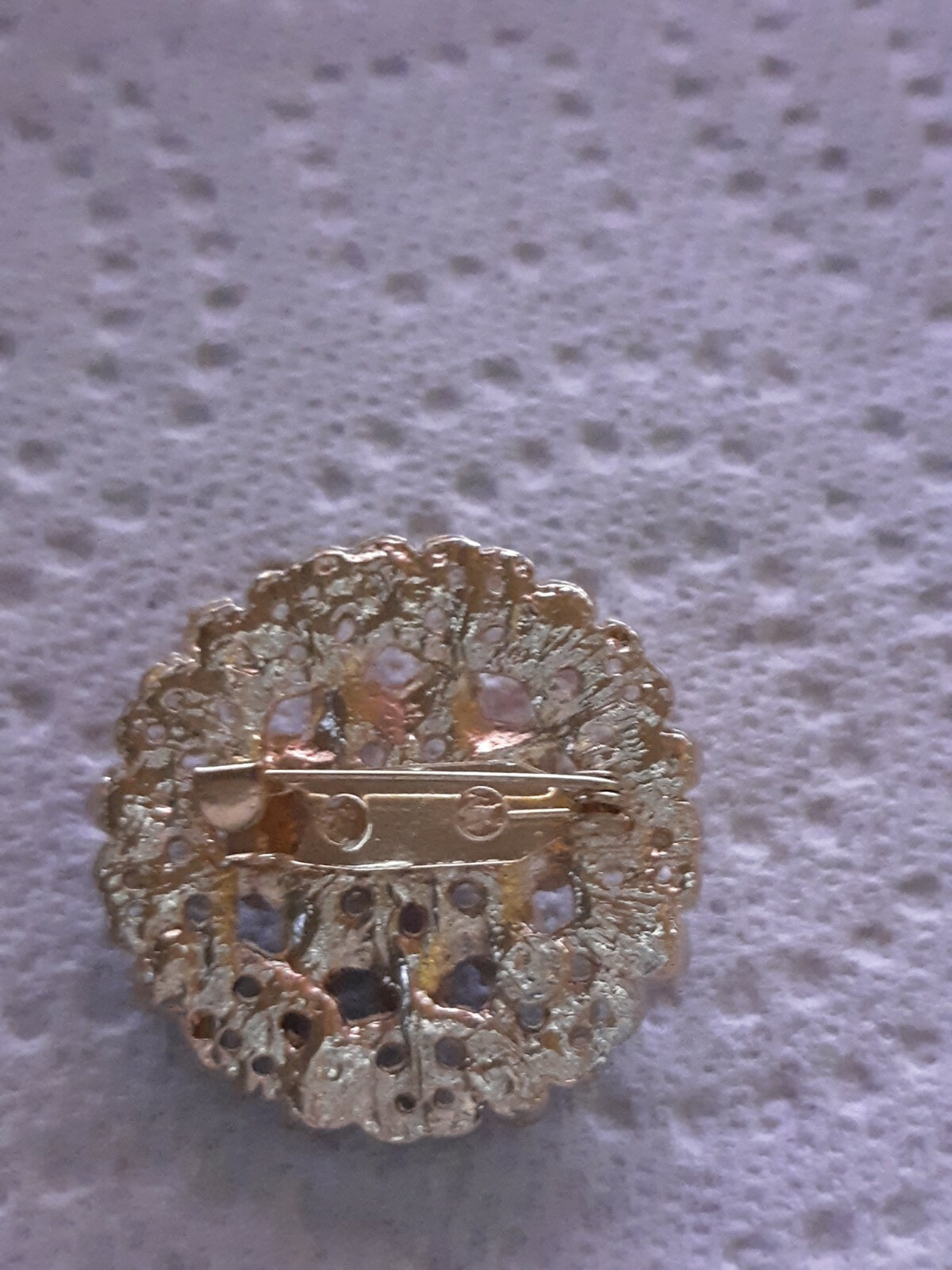 Vintage! Gold Tone Scalloped Open Cut Round Pinks/Purples Rhinestones Brooch Pin