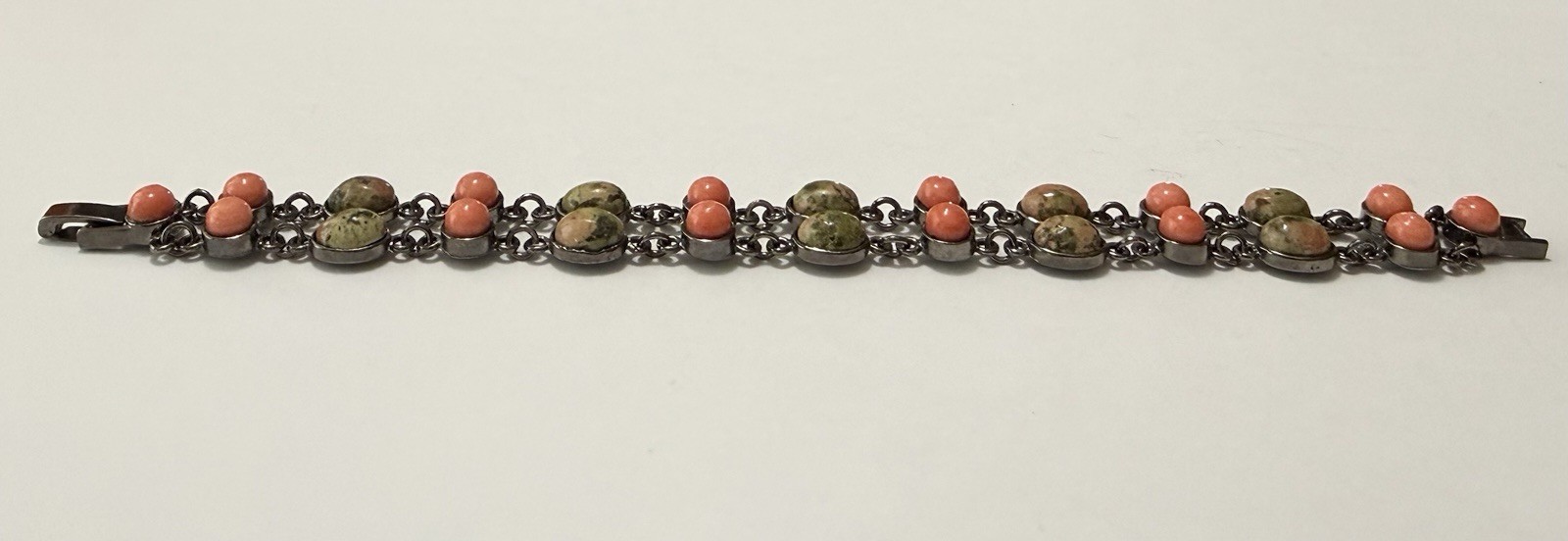 Vintage Oval Green Unakite & Round Salmon Pink Bead Gunmetal Link Bracelet 7”