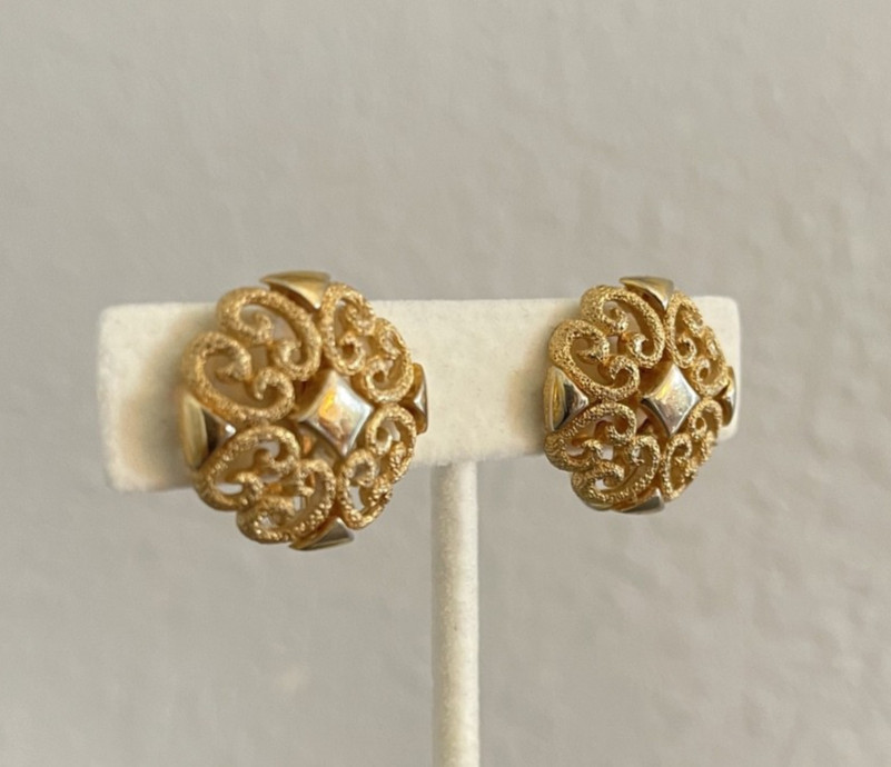 Vintage Avon Precious Pretenders Clip On Earrings Gold Tone Filigree 1971