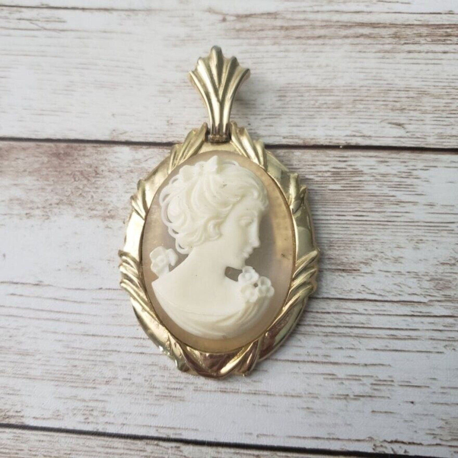 Vintage Pendant – Large Cameo Style Gold Tone with Cream (No Chain Included)
