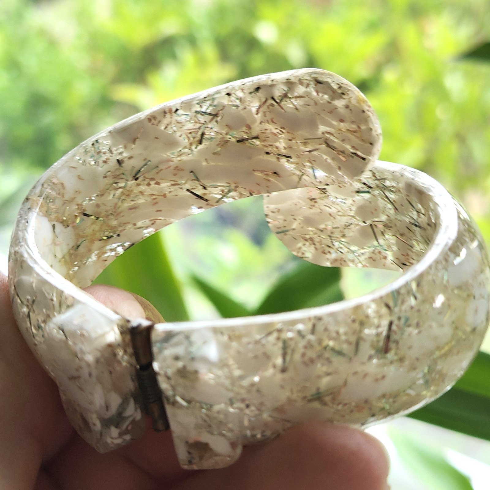 Vintage MCM 1950s Bypass Hinged Clamper Lucite Bracelet White Sparkly Confetti