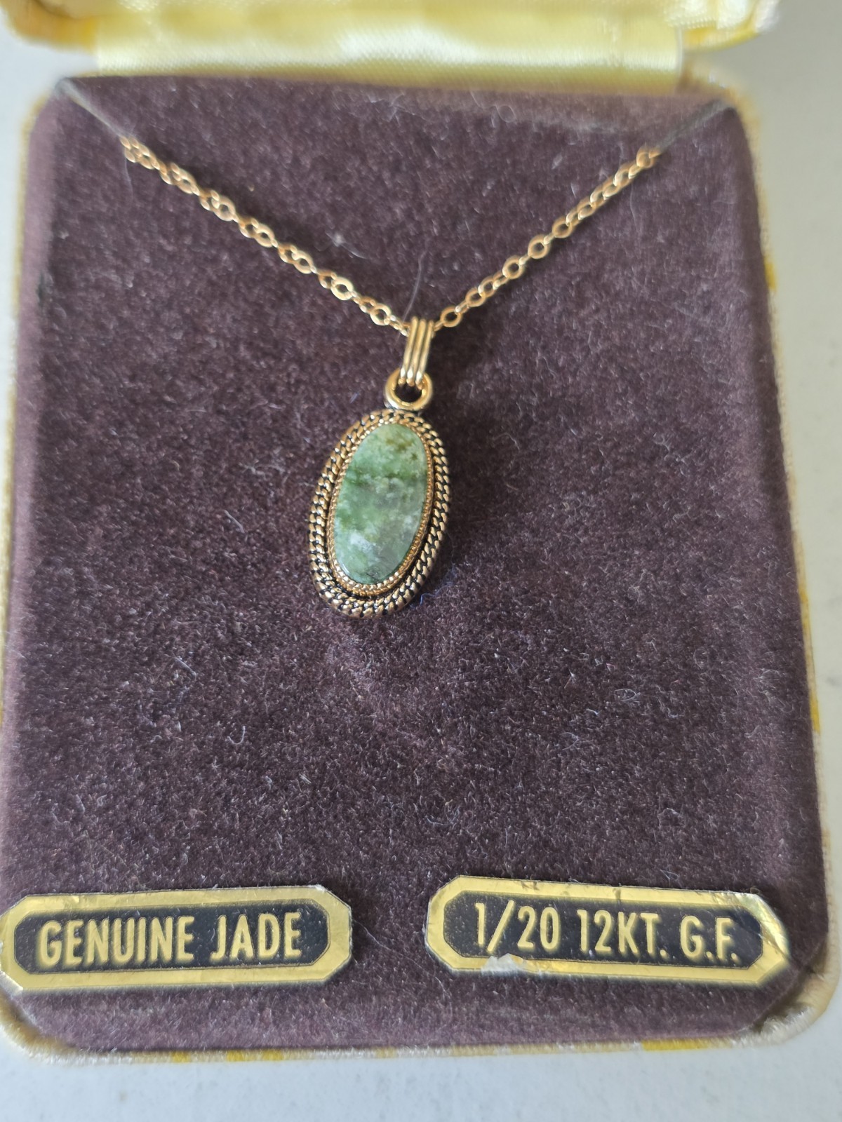 Vintage NIB 1/20 12k Gold Filled Genuine Green Jade Filigree Pendant 18″ Chain