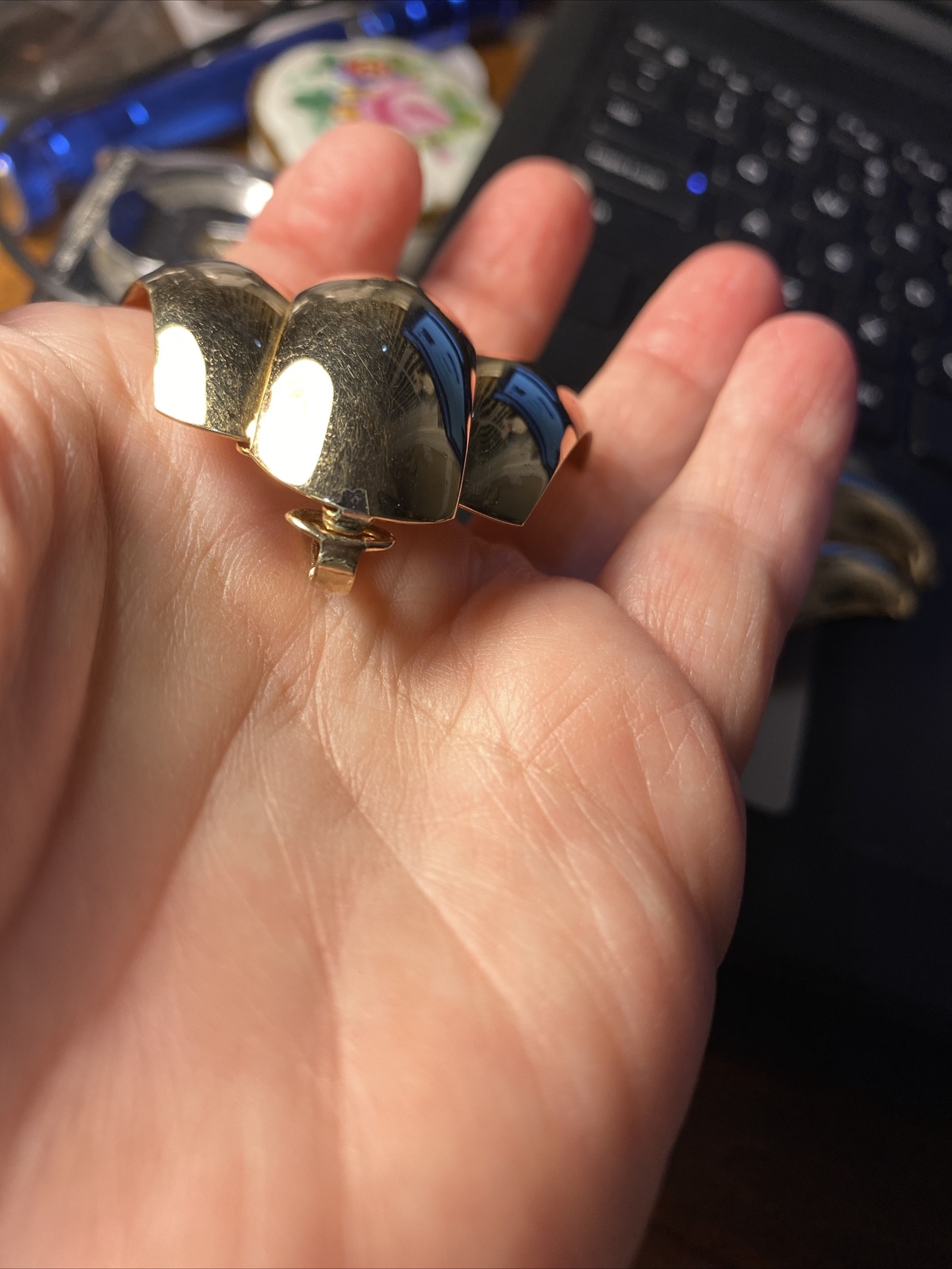 VINTAGE PUFFY YELLOW GOLD TONE PLATED METAL HAUTE COUTURE RUNWAY CLIP EARRINGS