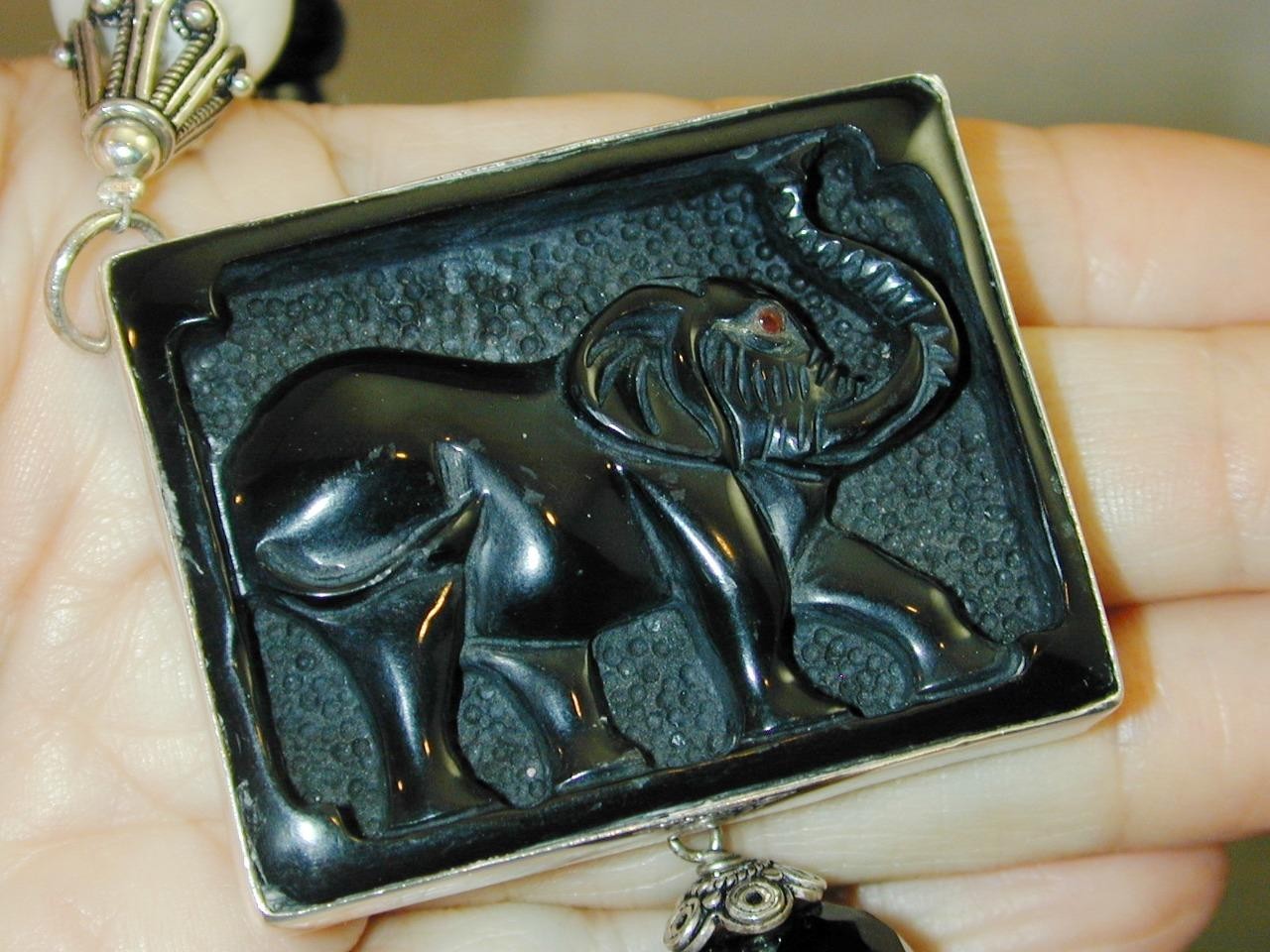 Amy Kahn Russell Carved Black Onyx Elephant Necklace Faux Pearls Faceted Beads
