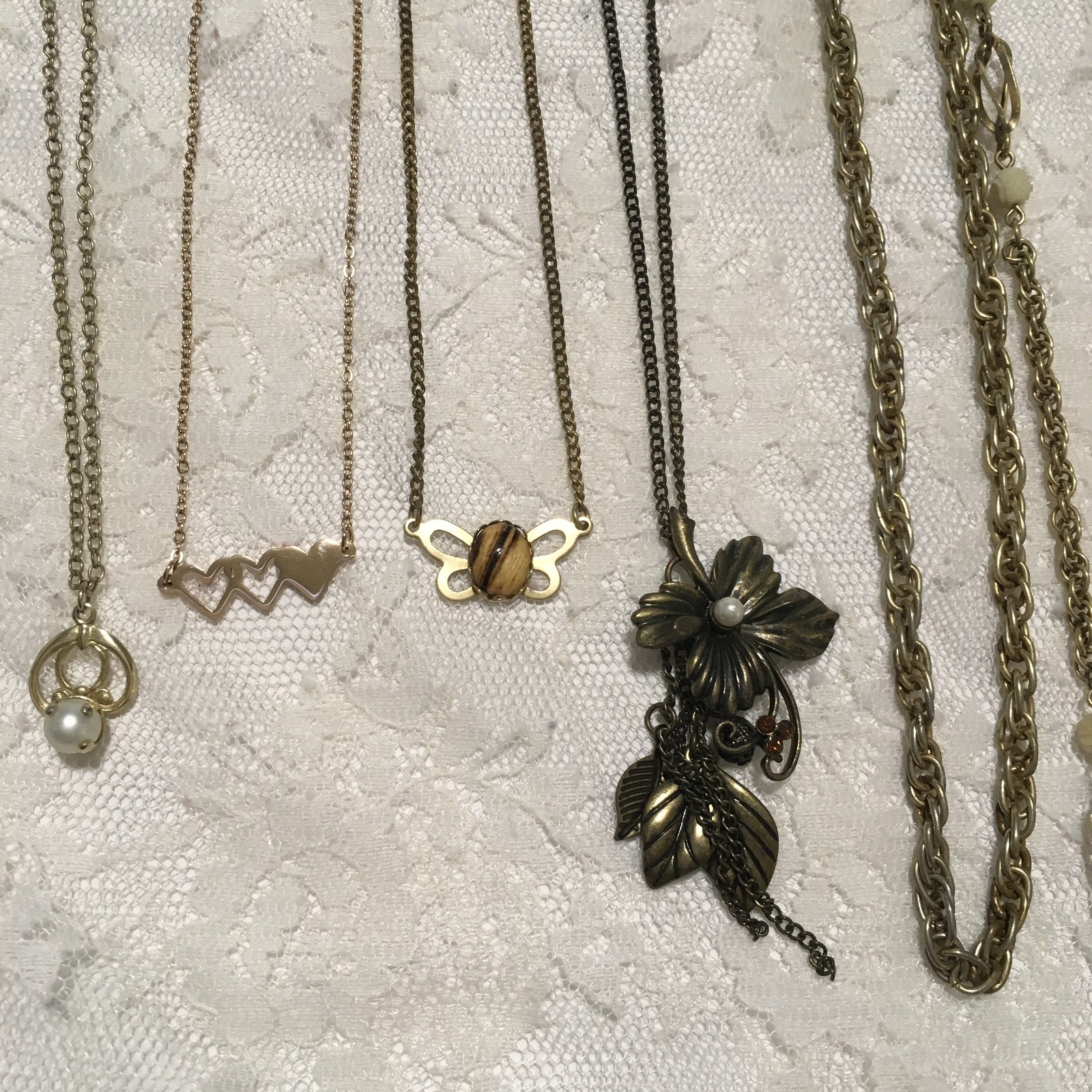 Vintage Necklace Lot Gold tones Lot of 10 Dainty Layering Modern -Vintage