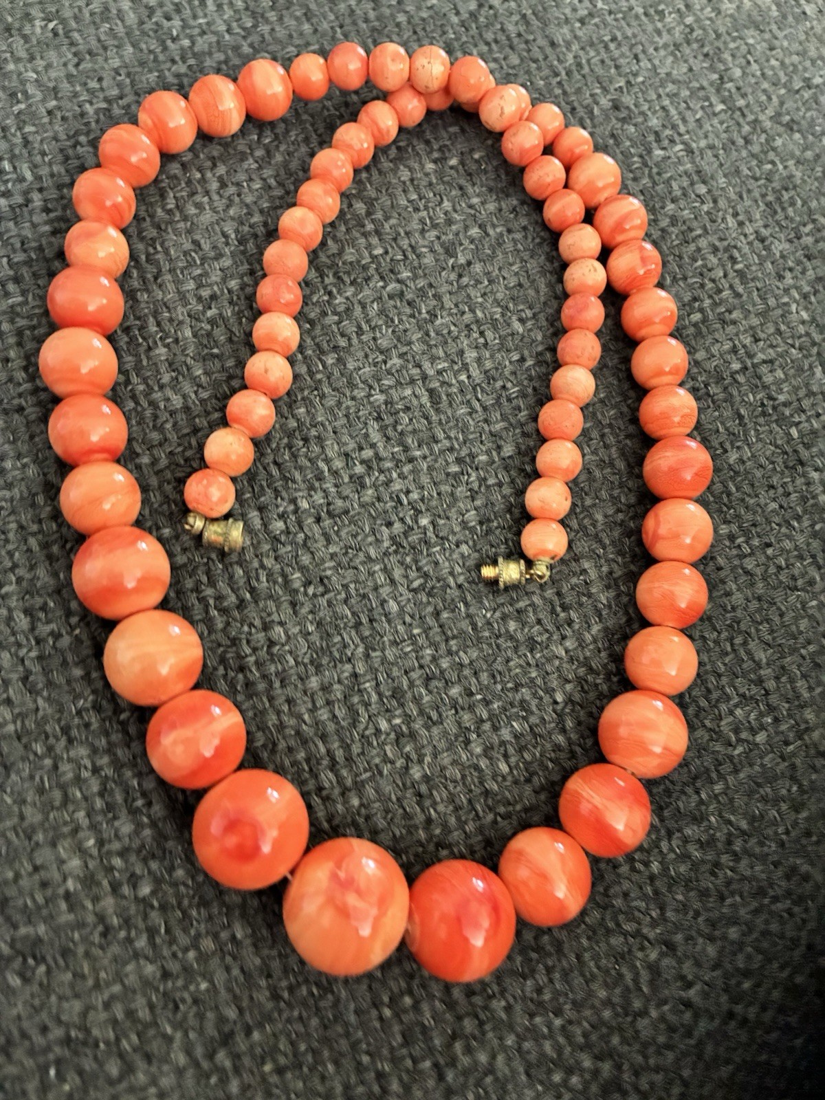 VTG ESTATE NATURAL SALMON CORAL GRADUATED BEAD NECKLACE 41g