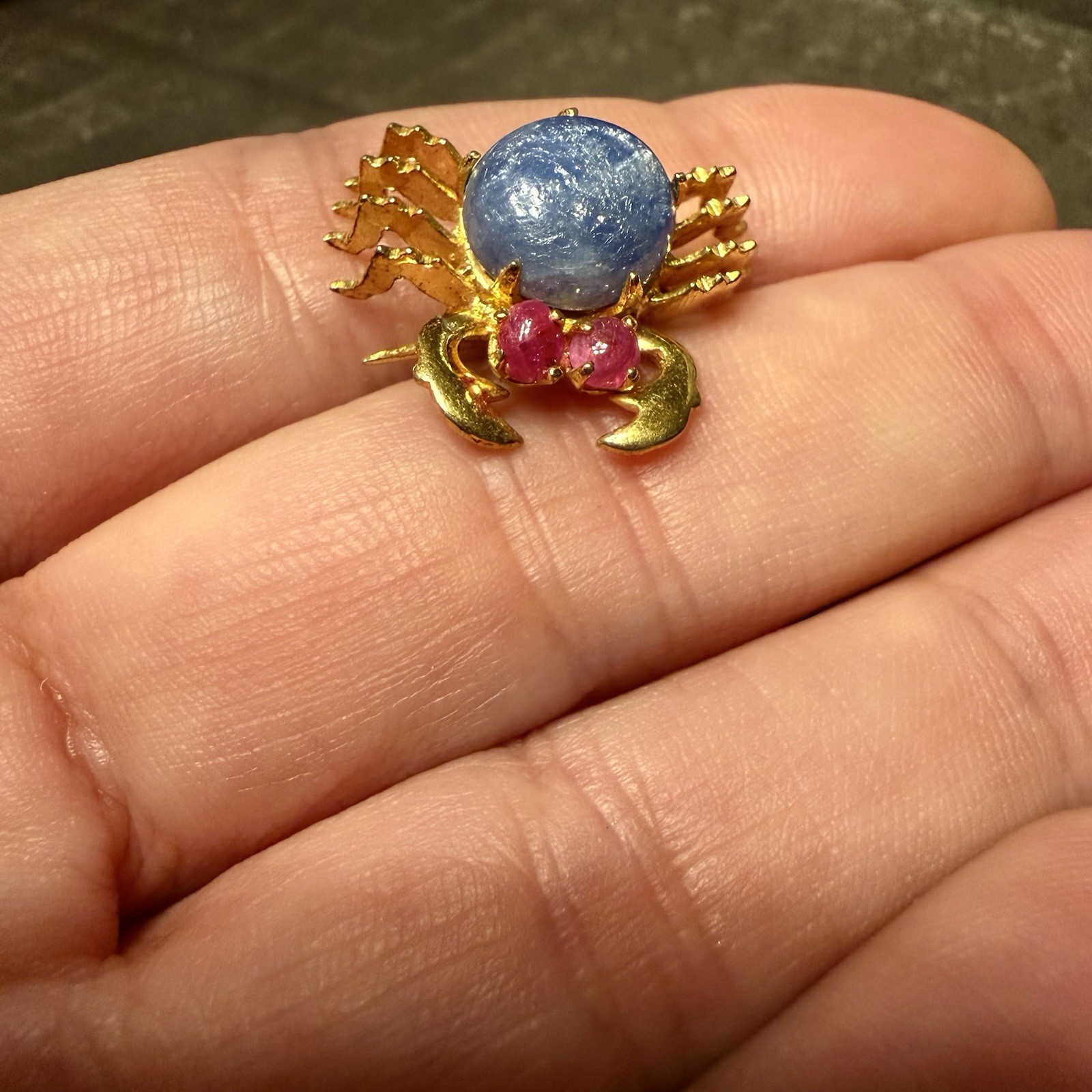 Vintage Jelly Belly Gold Plated Star Sapphire Ruby Eyes Crab C Clasp Pin Brooch