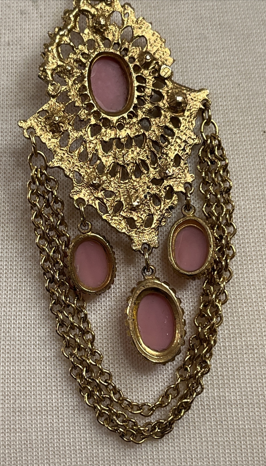 Vintage Pink Gripoix Glass Cabochon Dangle Drop Ornate Pendant Necklace Gold
