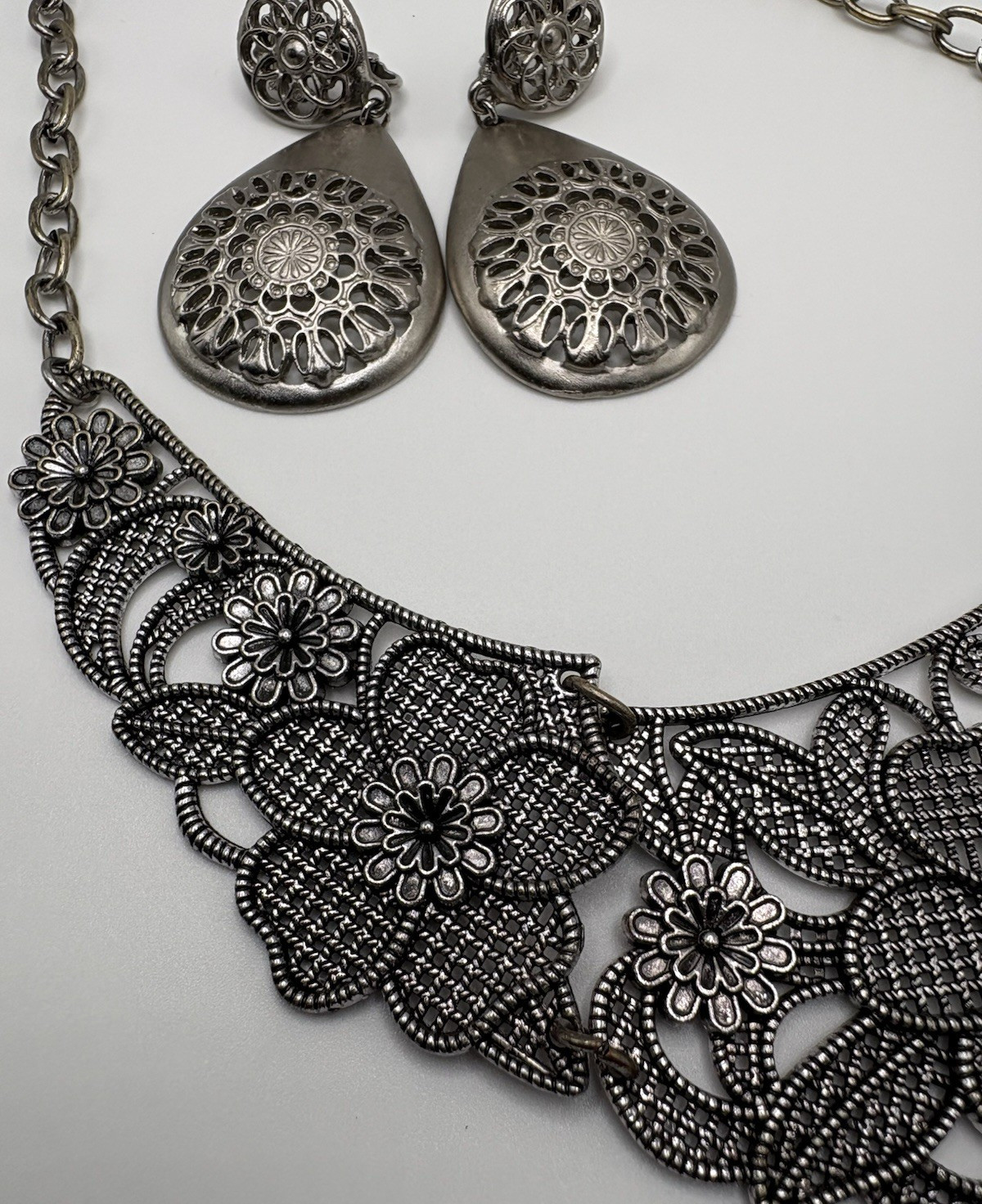 Silver Tone 10″ Vintage Adjustable Necklace & Clip On Earrings Glam Goth