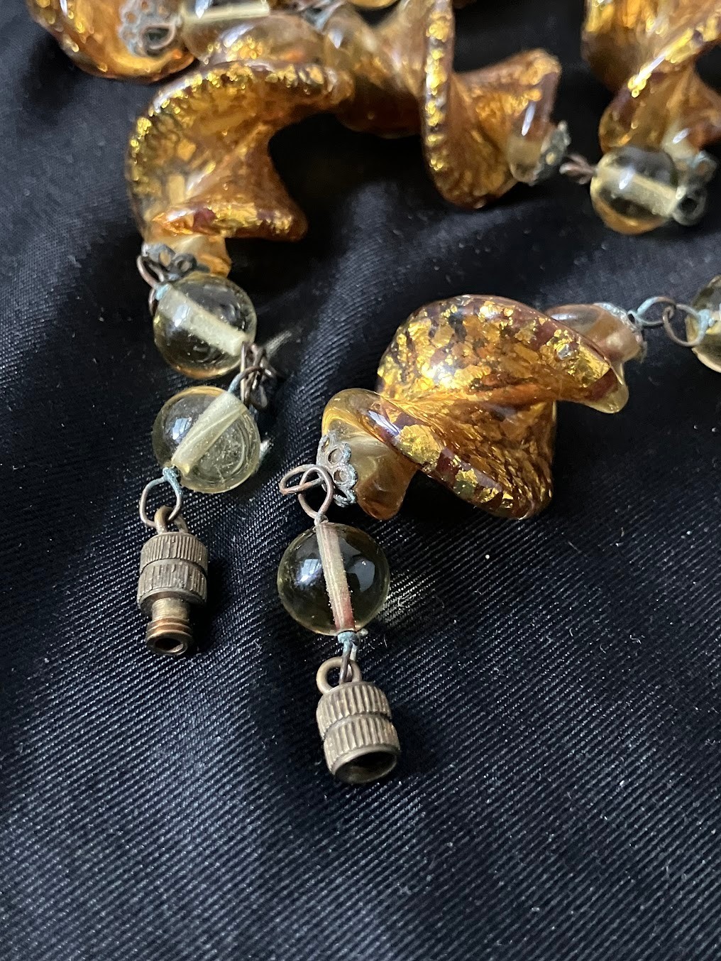 Vintage Art Glass Beaded Necklace Twist Gold Foil Station Chain 28″ READ