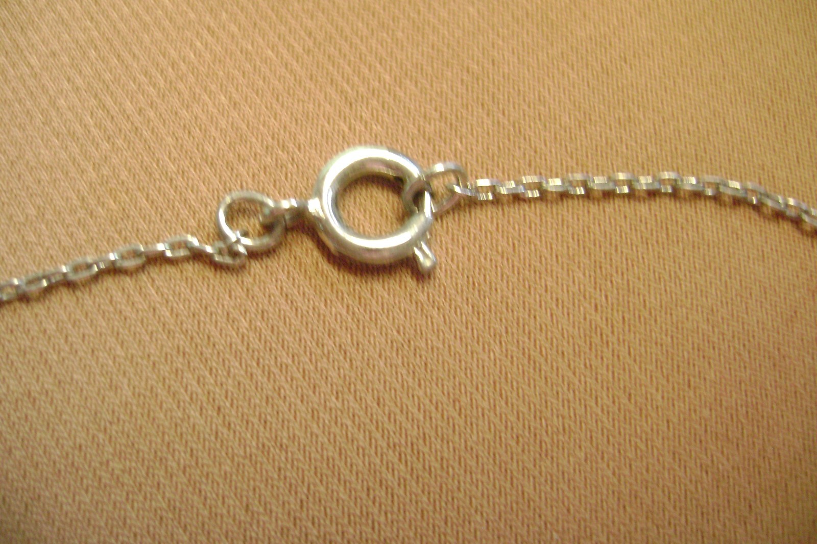 VINTAGE DAINTY AND DELICATE CHAIN & FAUX PEARL 14″ LENTH SILVER TONE NECKLACE