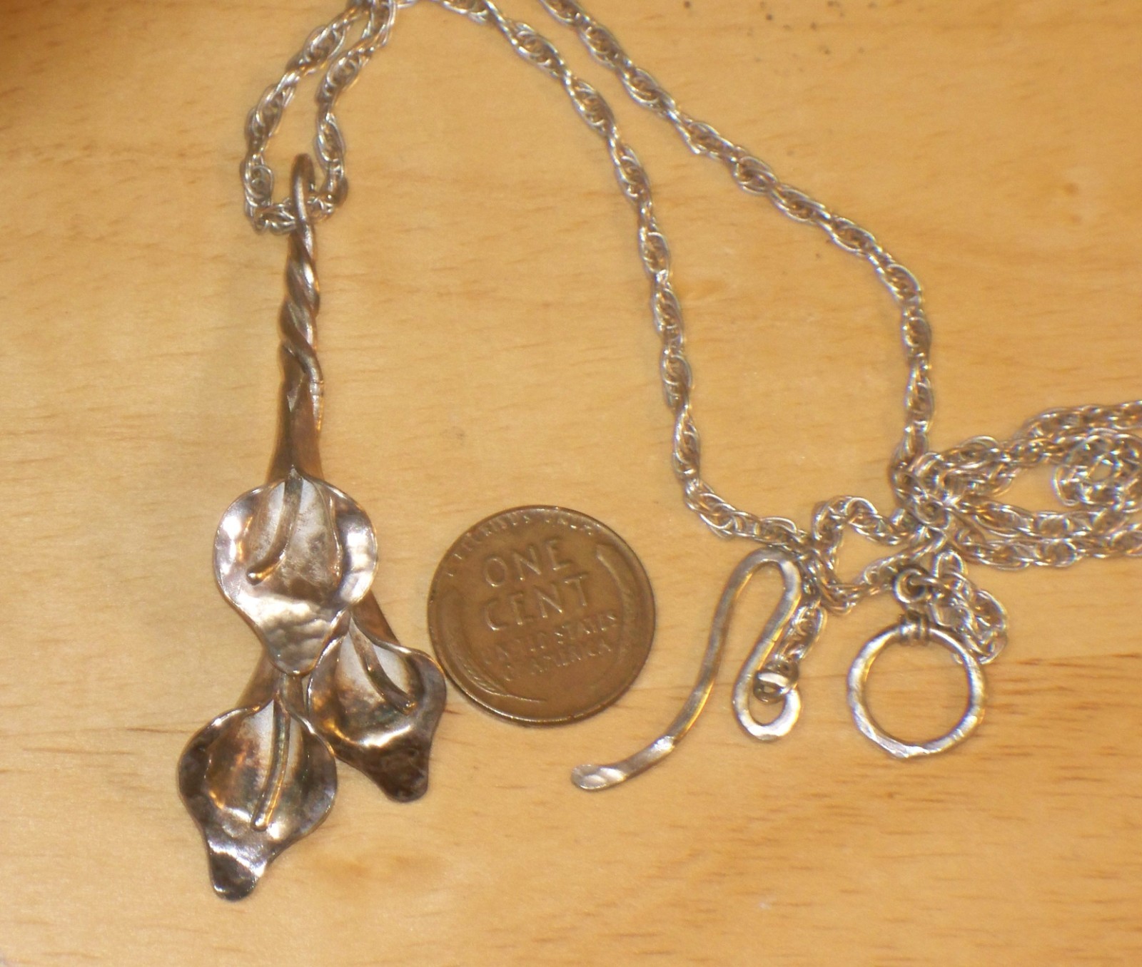 Vintage Handmade STERLING Silver CALLA LILY Pendant NECKLACE English Signed LR