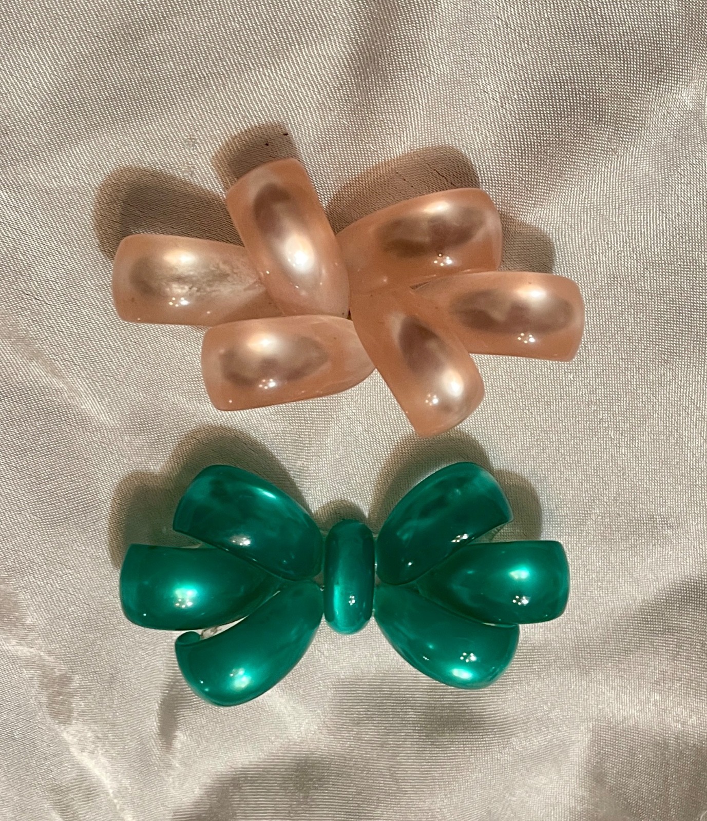 Two Thermoset Plastic Ribbon & Bow Brooches~1 Pink~1 Green-Kinda Moonstone Look