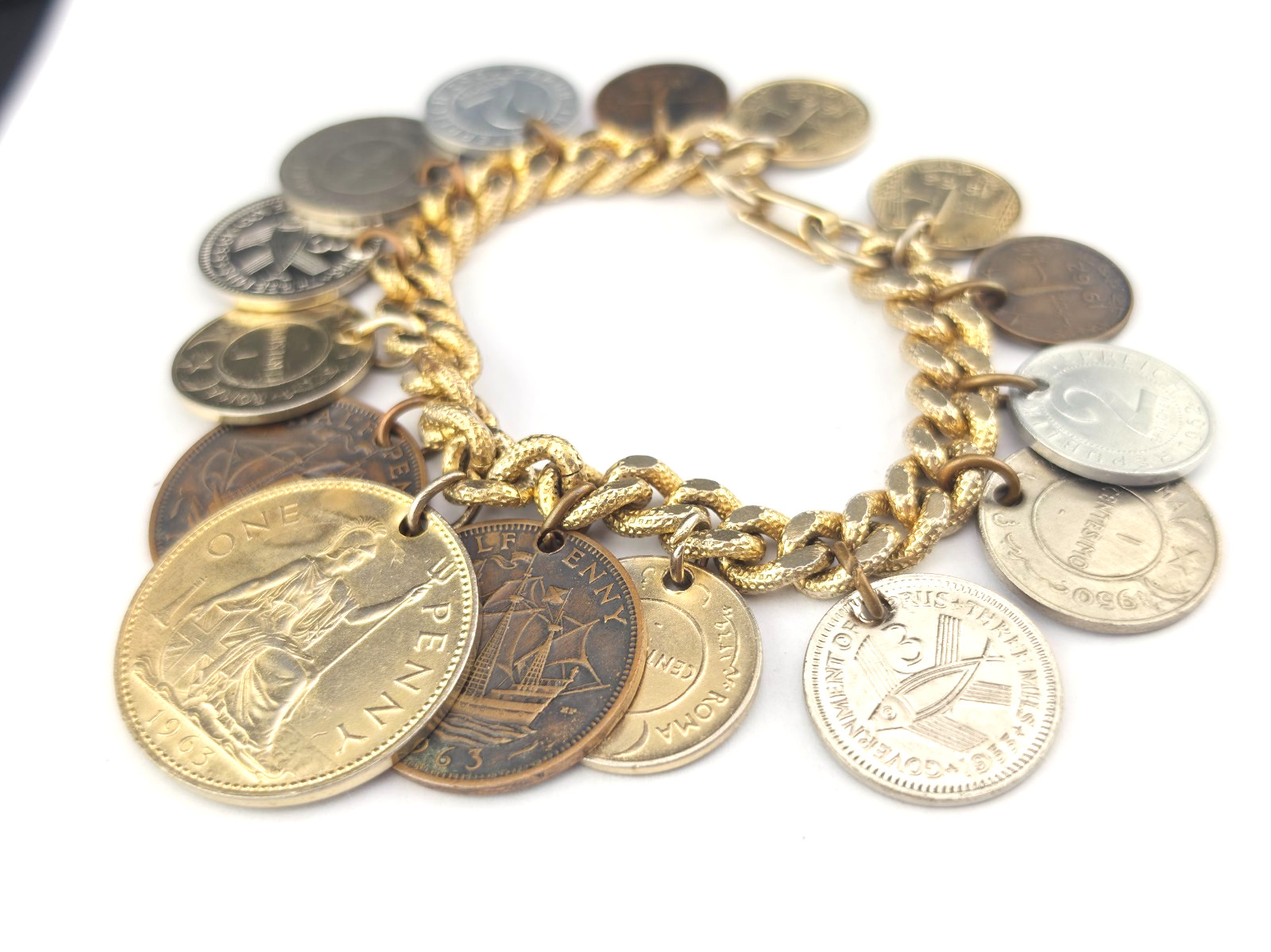 Vintage World Coins Charm 6.5″ Bracelet Faded Gold Tone Cuban Link Chain