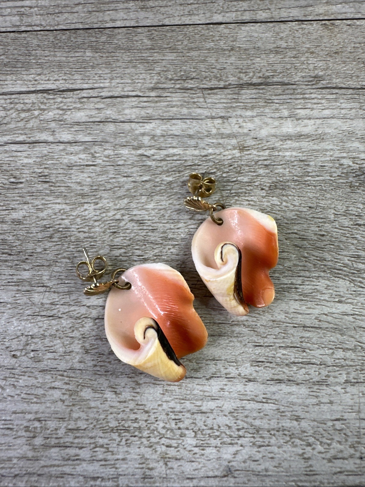 Vintage Genuine Conch Shell Pin Brooch & Stud Earrings Set Pinks Brown White