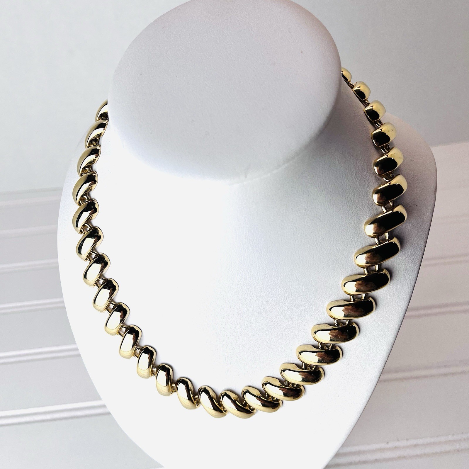 Vtg Collar Necklace 17” Choker – Bold Gold Lozenge Links – 1990s – Retro Classic