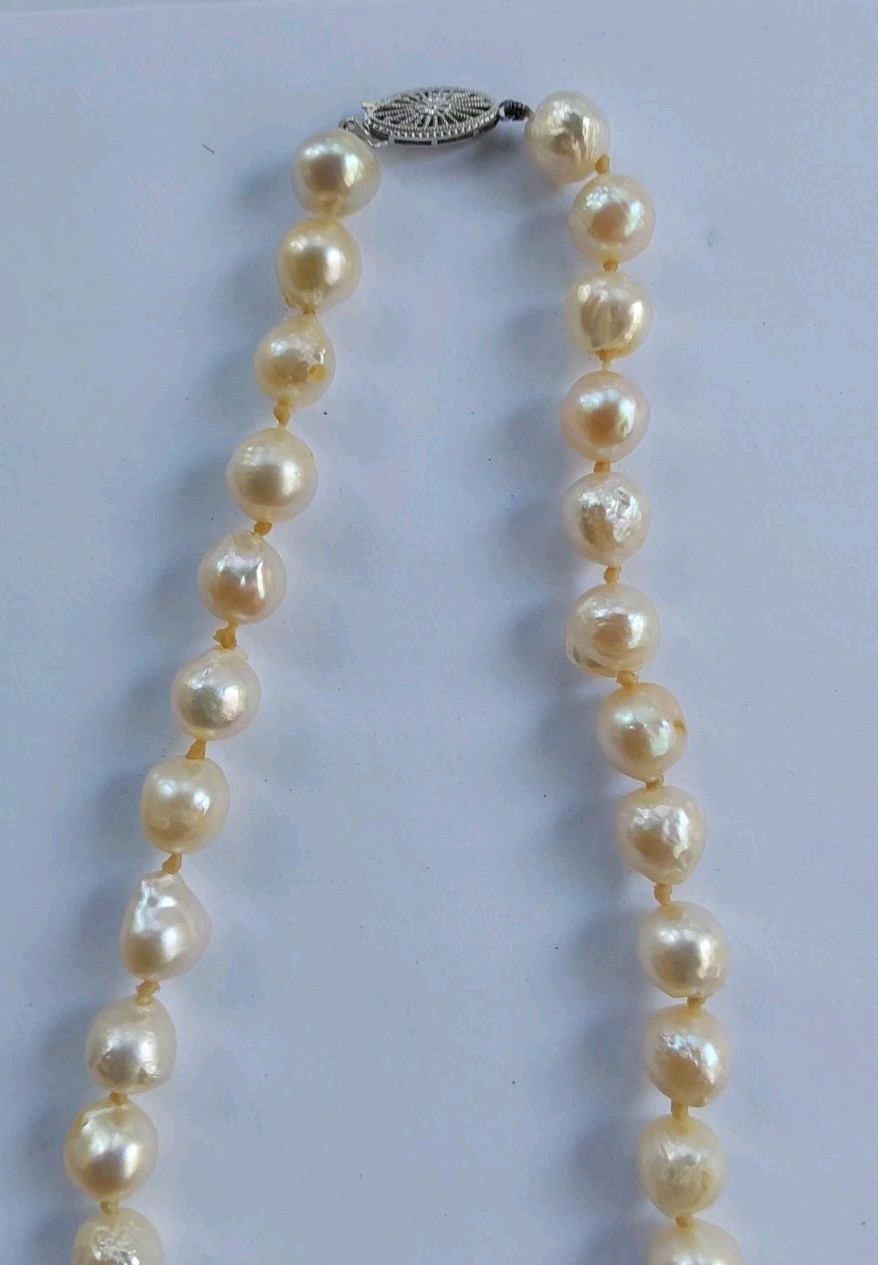 Vintage Baroque Champagne 16″ Ladies 8MM Pearl Necklace w/14KT Gold Clasp 31.6 G