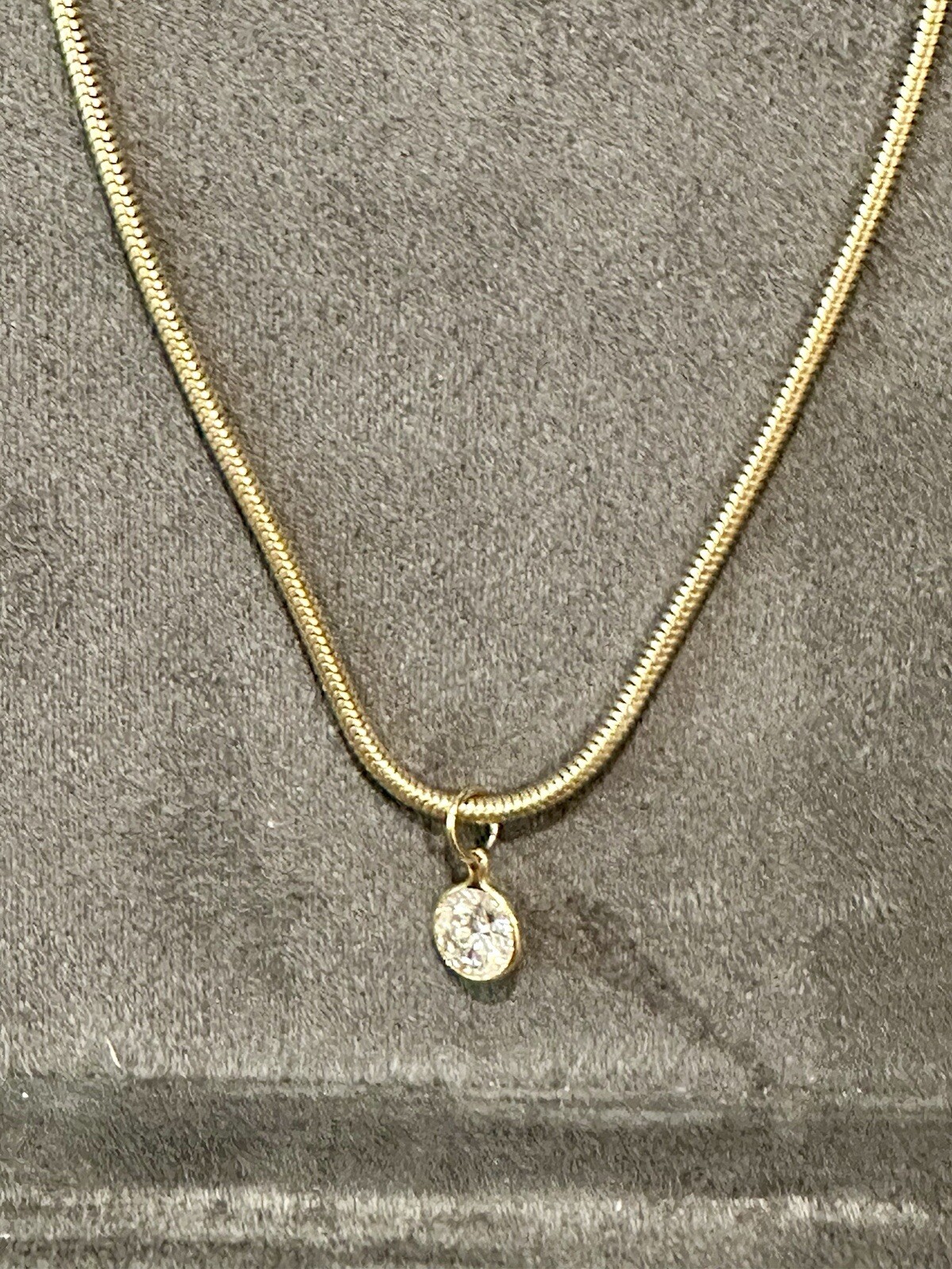 Vintage Gold Tone Necklace 15.5″ with Round 1/4″ Simulated Diamond