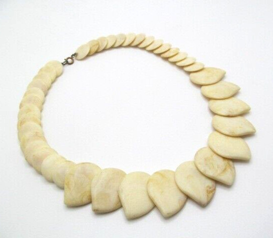 Vintage Beige Faux Marbled Stone Round Tear Flat Bead 17.5mm Necklace 18.5 In
