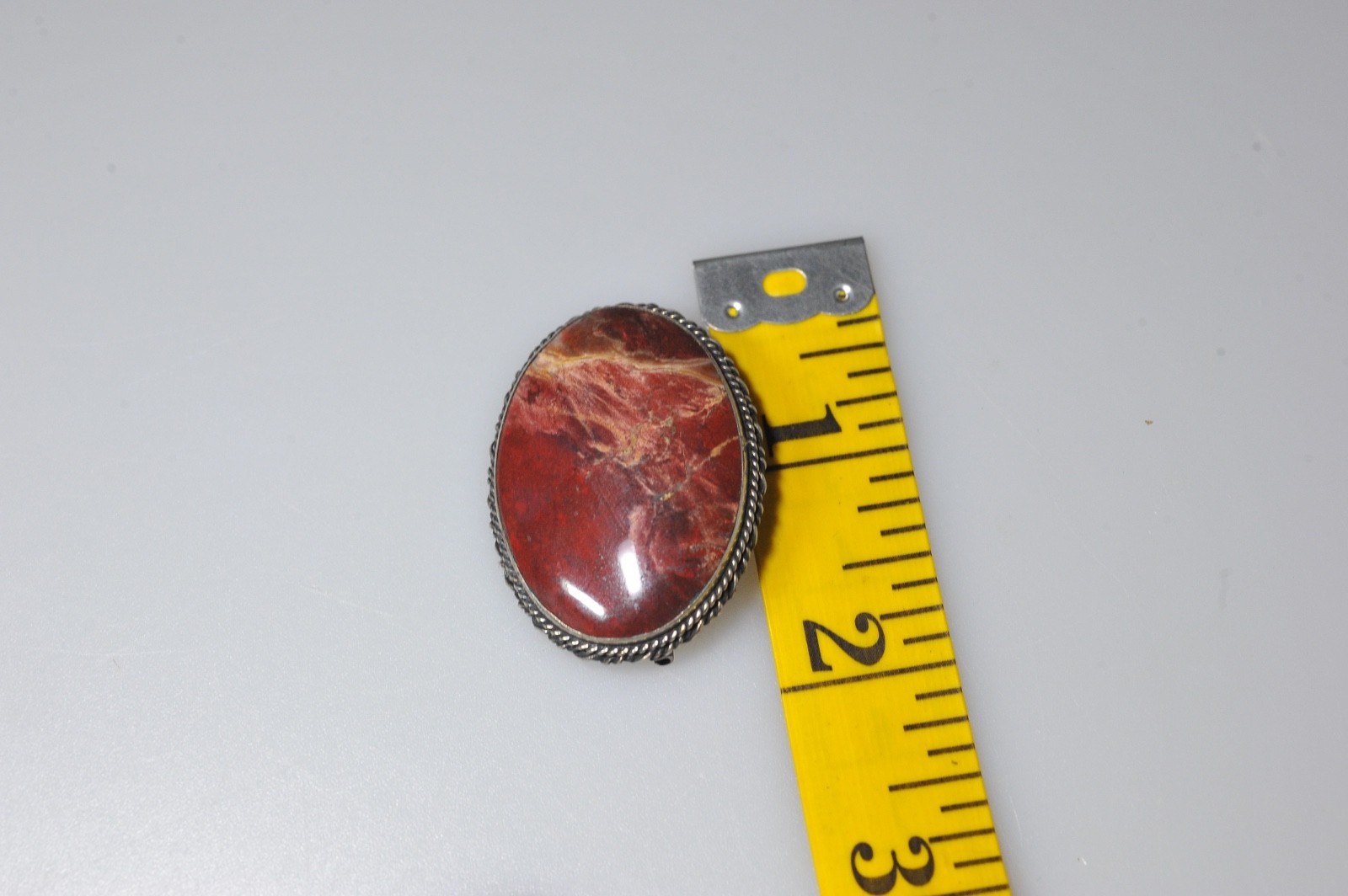 Vtg Brooch agate cabochon silver tone oval red burgundy Crean veining HL90