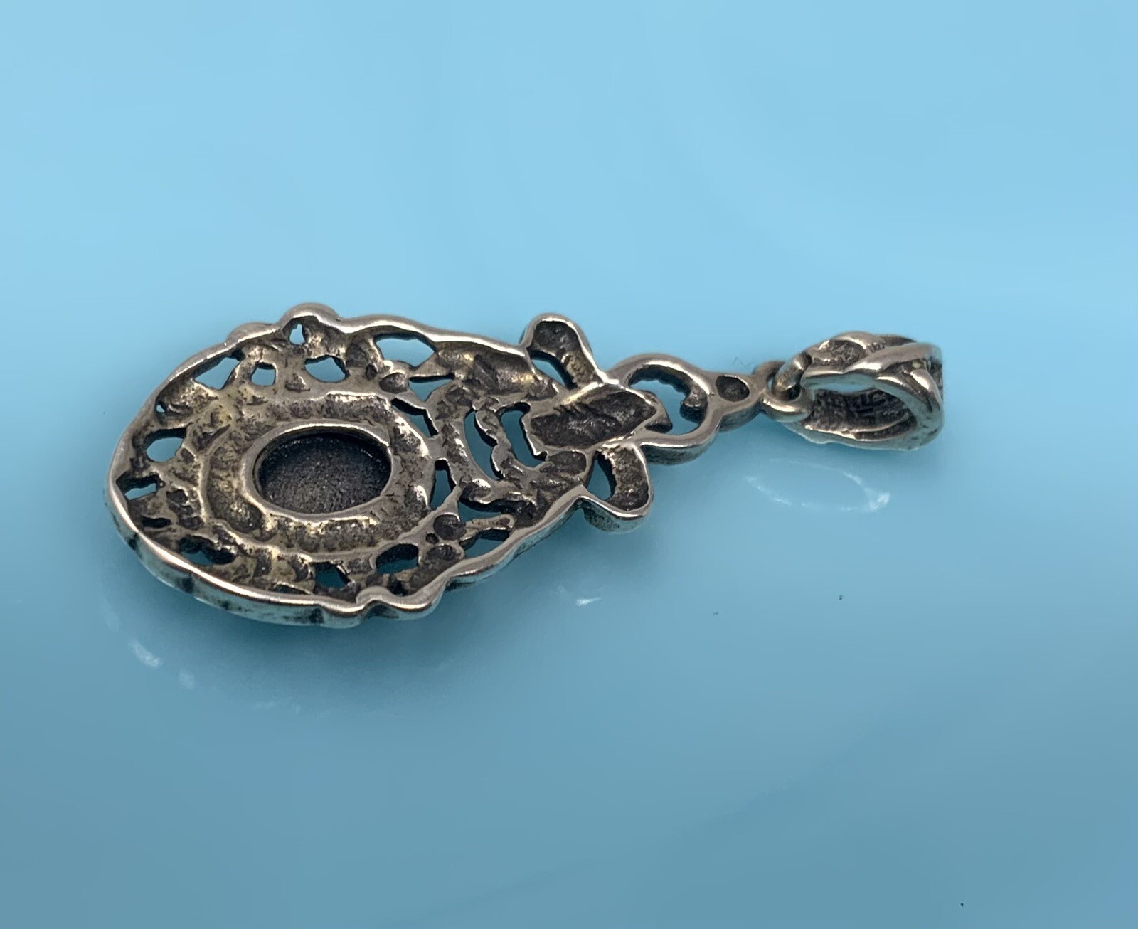 Vintage Engraveable Victorian Sterling Silver Ornate Oval Pendant England 6.5g