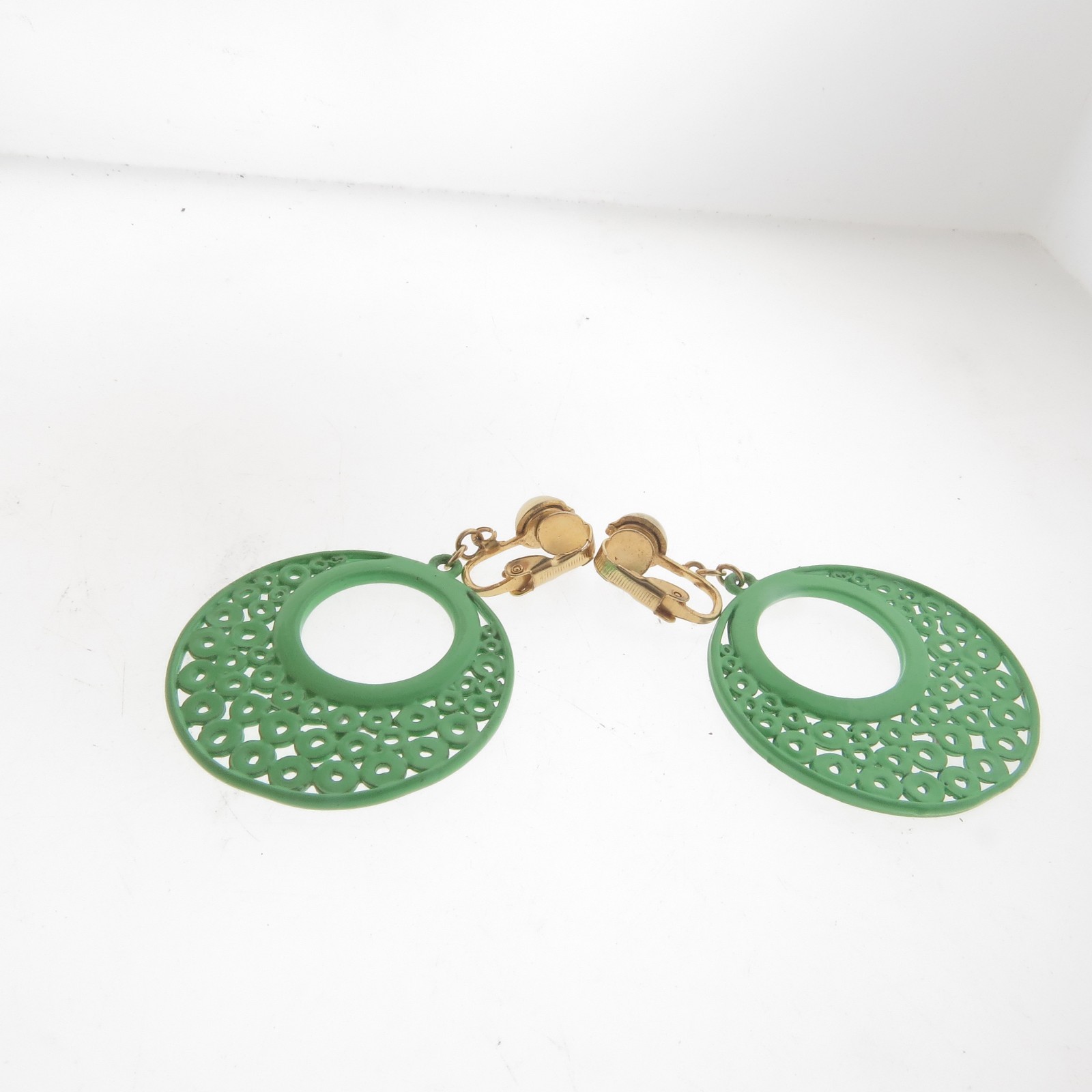 Vintage Clip On Earrings in Green Filigree Circle Dangle 1.5*2 inch