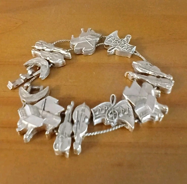 Vtg GoldTone Slide Charms Musical Instruments Violin Piano 7.5” Bracelet