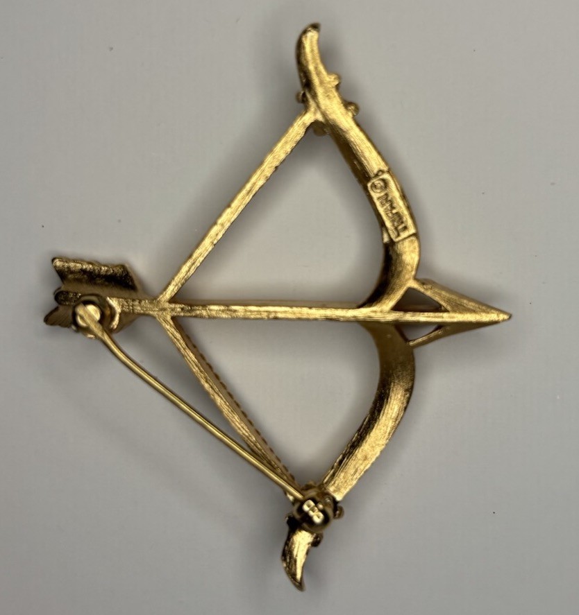 Crown Trifari Signed Vintage Textured Gold Tone Bow & Arrow Brooch Pin