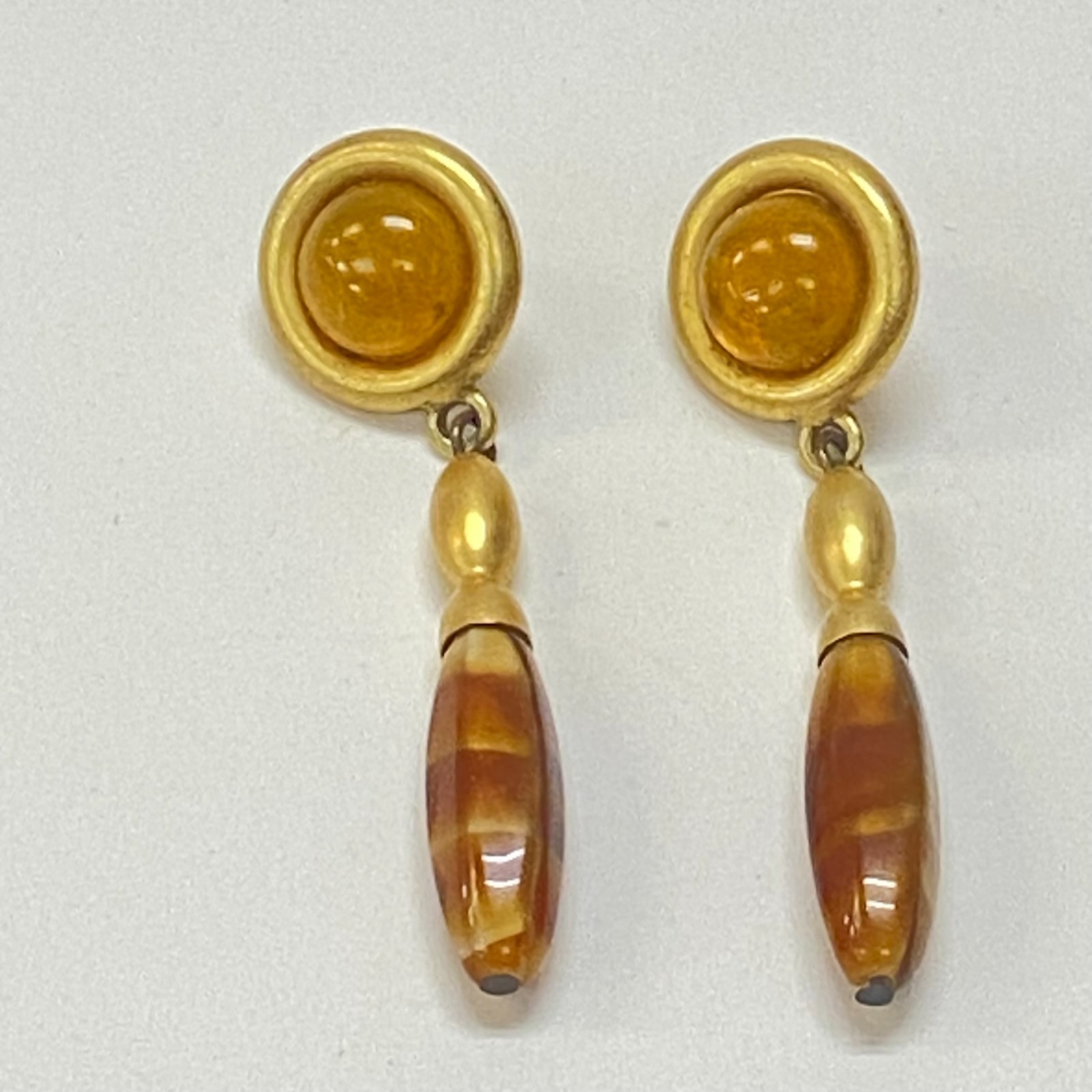 Vtg Gold Tone Orange Honey Amber Torpedo Teardrop Pendulum Dangle Drop Earrings
