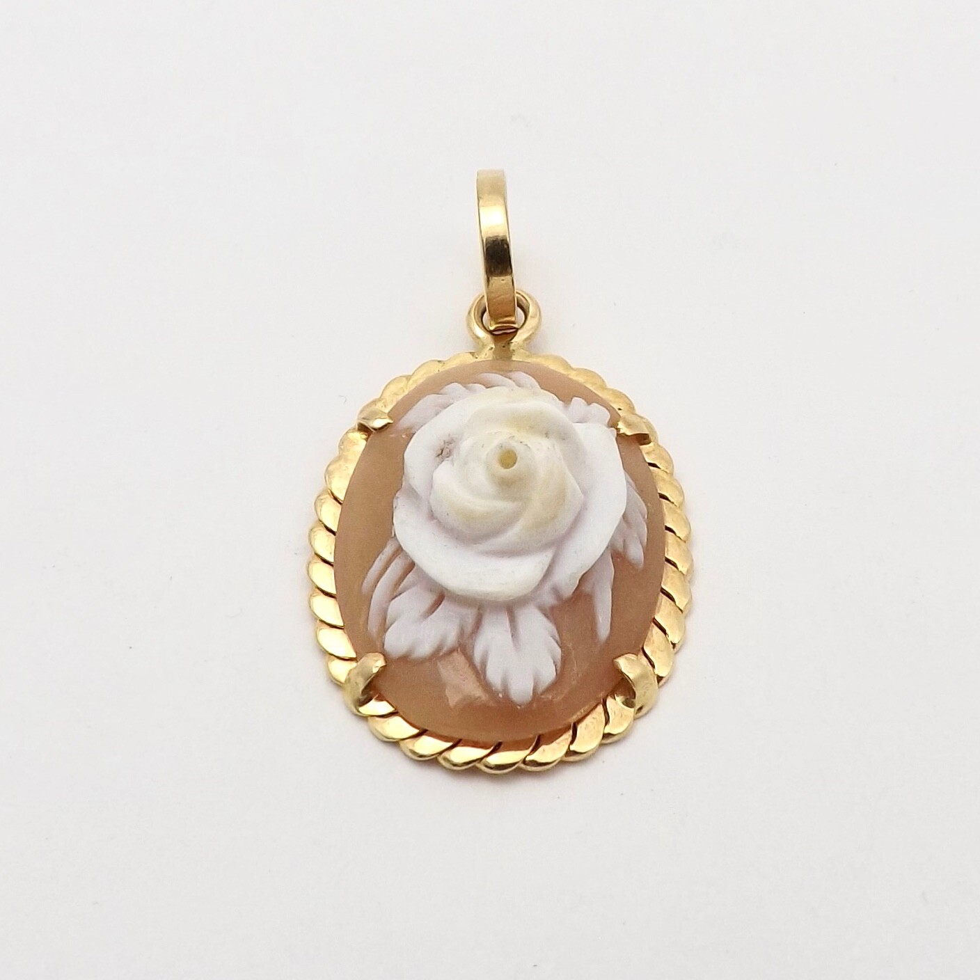 Solid 18k Italian Gold Carved Shell High Relief Cameo Rose Charm Pendant Vintage