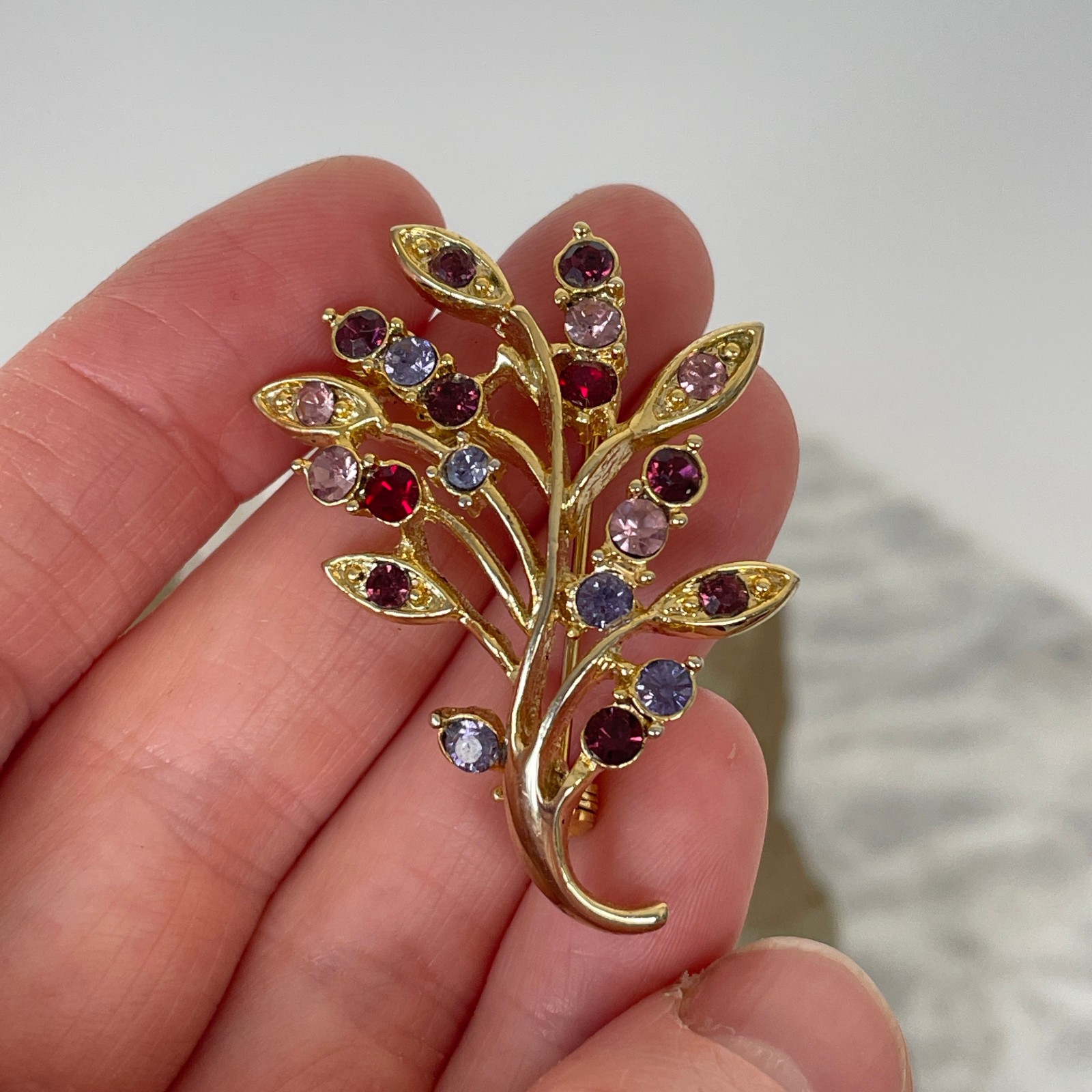 Sparkly Colorful RHINESTONE LEAVES Brooch Gold Tone Purple Pink Red Multicolor
