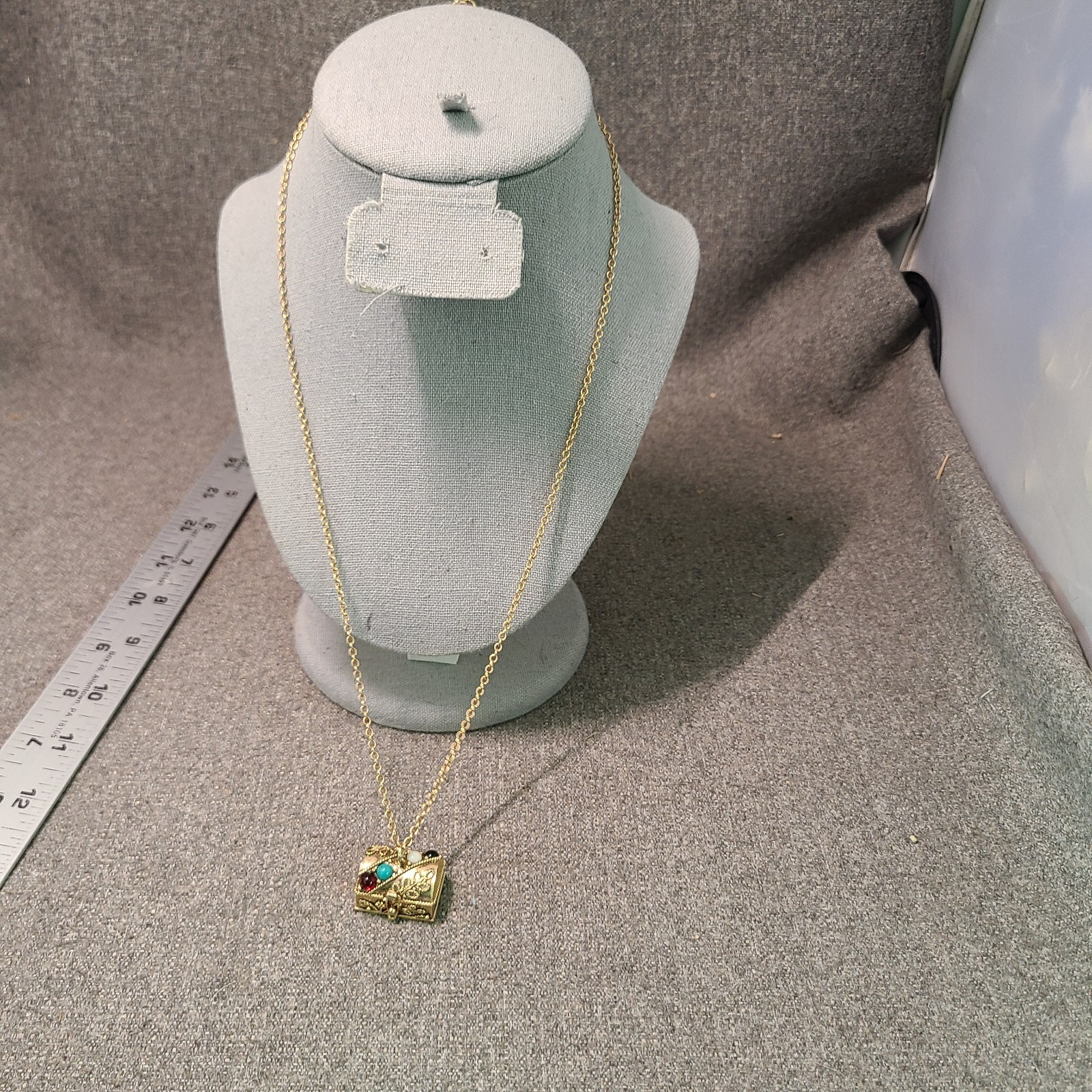 Vintage 1974 Signed Avon Queens Ranson Pill Box/Stash Necklace