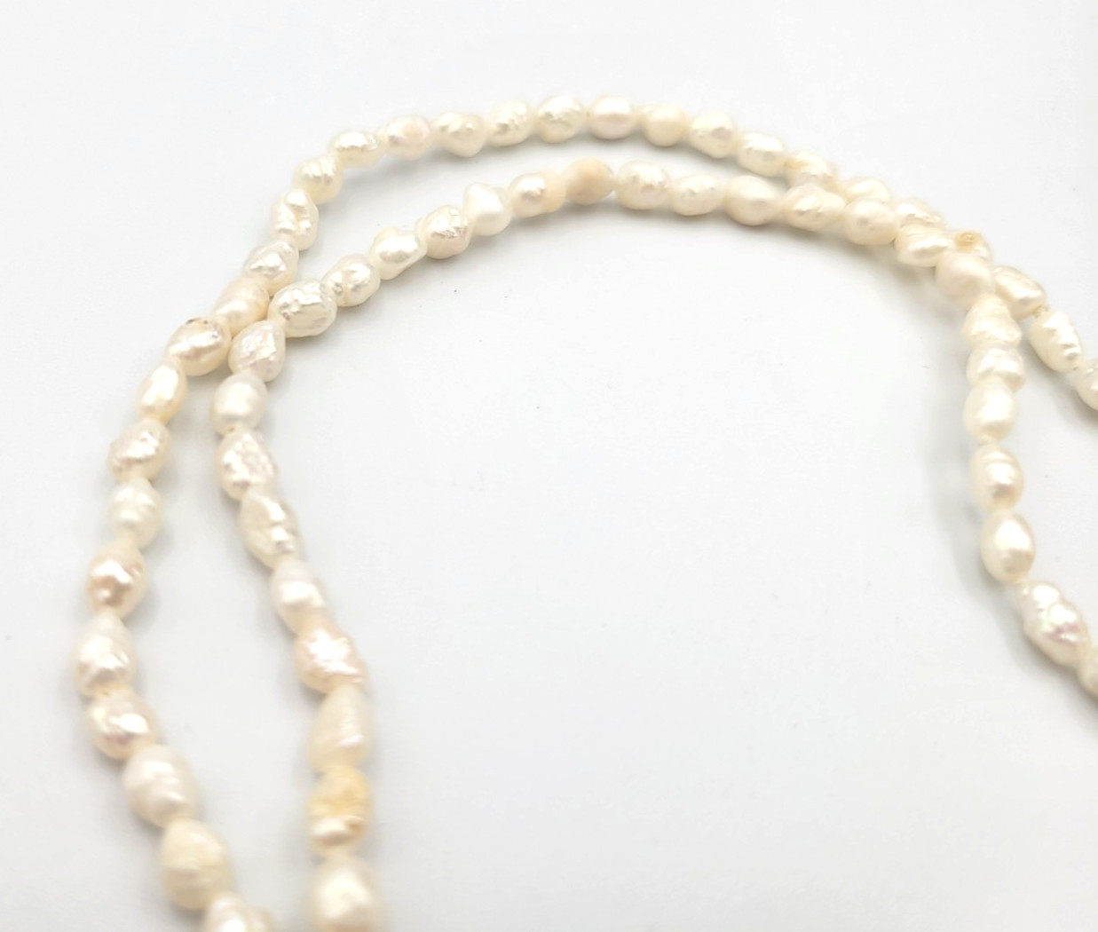 Vintage Fresh Water Pearl Bead Necklace 17″ Gold Tone Fish Hook Clasp