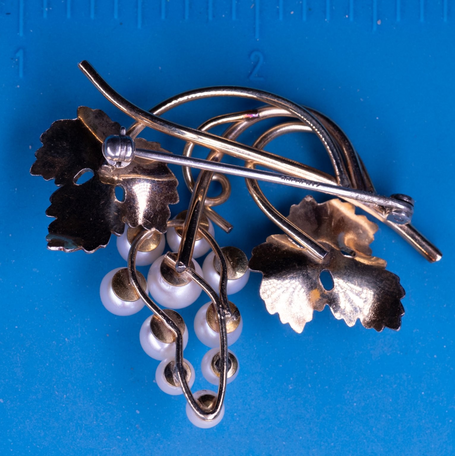 Vintage Grape Cluster Brooch Pin Gold Tone Pearl Leaves 2.25″ Botanical Jewelry
