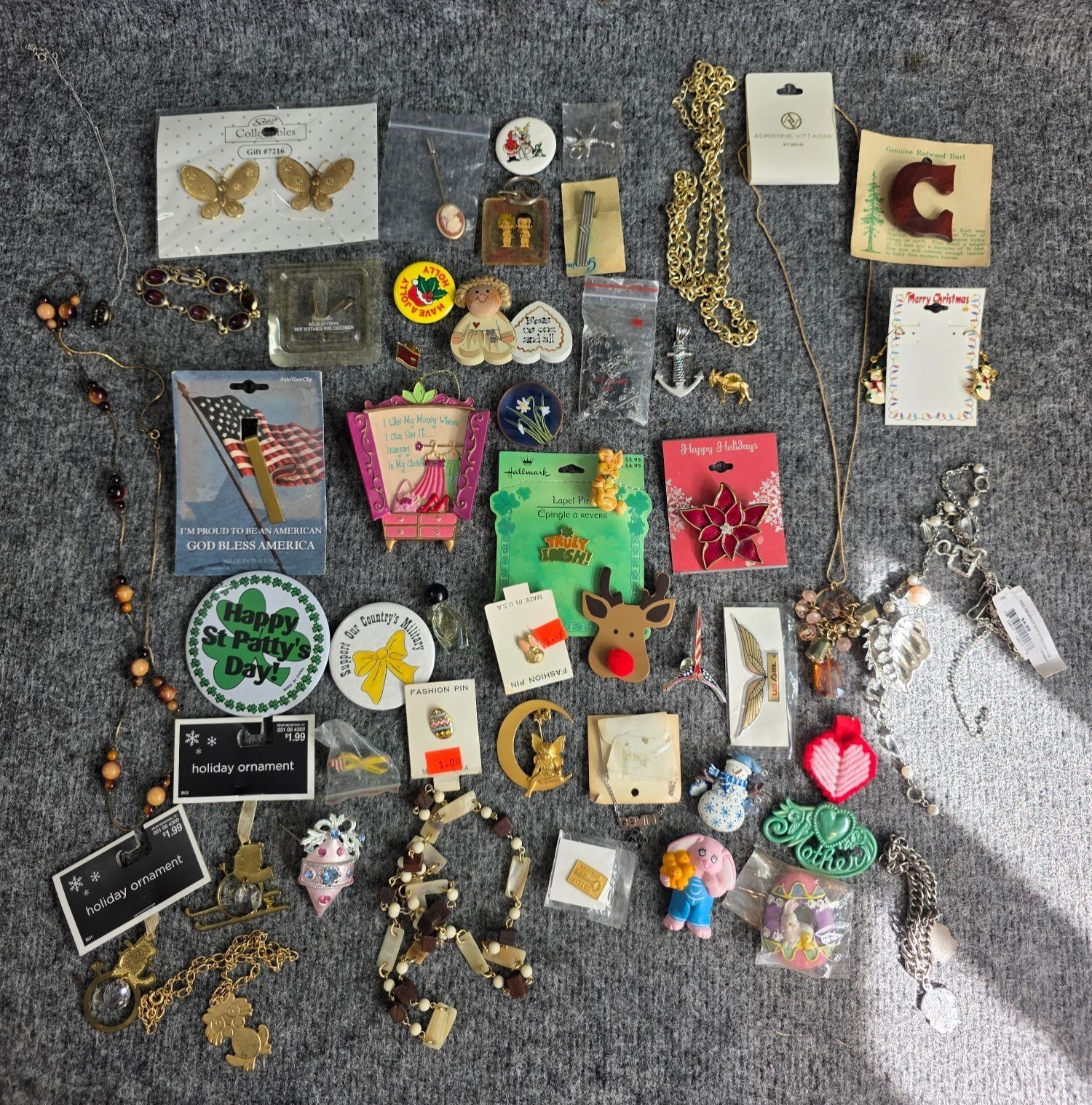 Vintage Jewelry Collectibles Lot Pins Ornaments Necklaces Bracelets Holiday