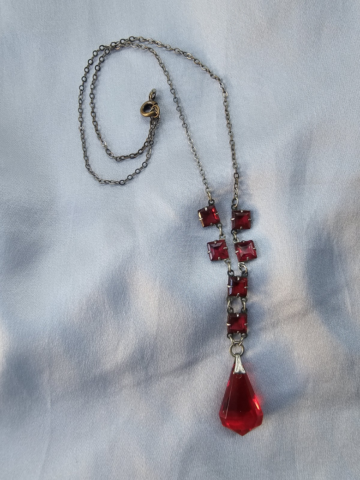 Vintage Art Deco Red Glass Silvertone 16″ Necklace Prong