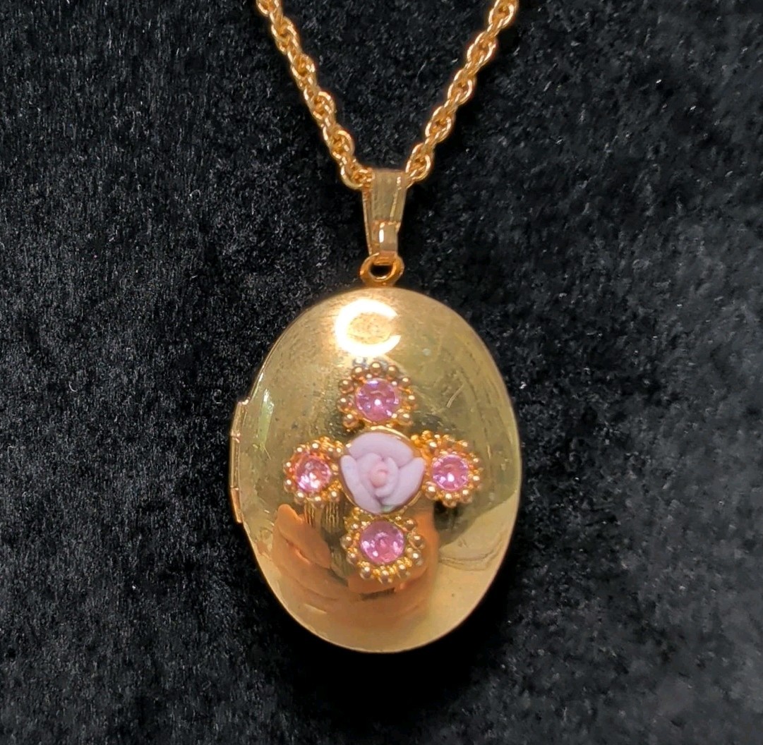 Vintage Pink Rose And Rhinestone Gold Tone Locket Pendant With Gold Tone Chain