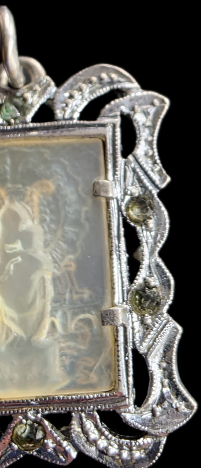 Religious Pendant Medal – Hand-Carved Virgin Mary in Mother-of-Pearl & Silver