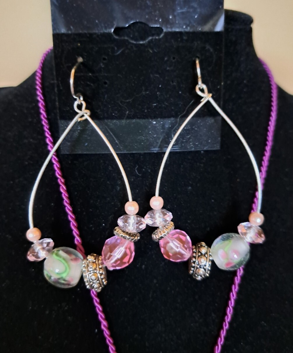 Vtg Signed SAQ For Avon Pink & Floral Beaded Silver Tone Necklace & Earring Set