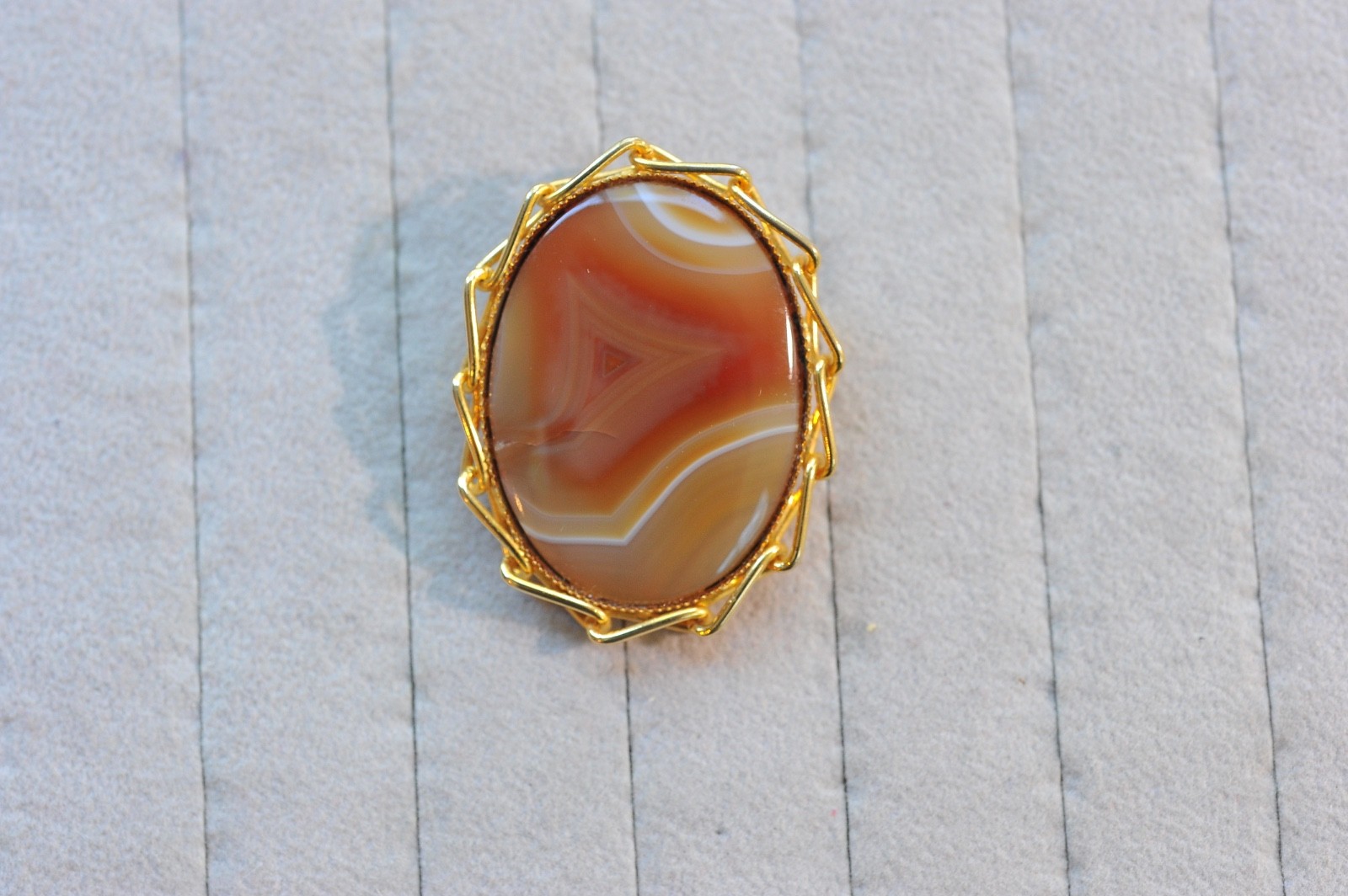 Brooch Pendant gold tone cabochon banded agate oval HL58