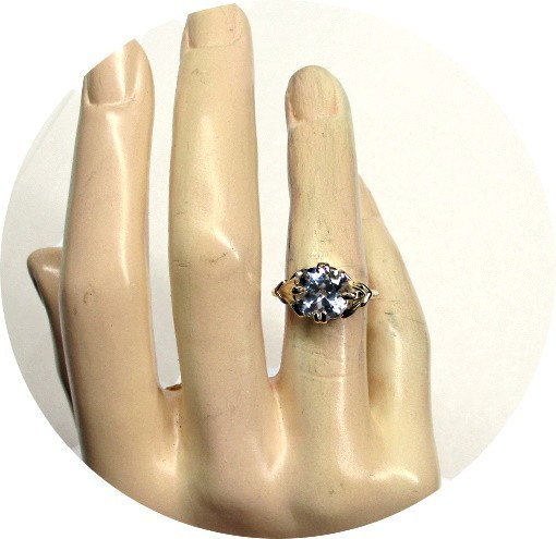 Ravishing blue AQUAMARINE Ring – Natural – Cushion Cut – Yellow Gold Mtg.