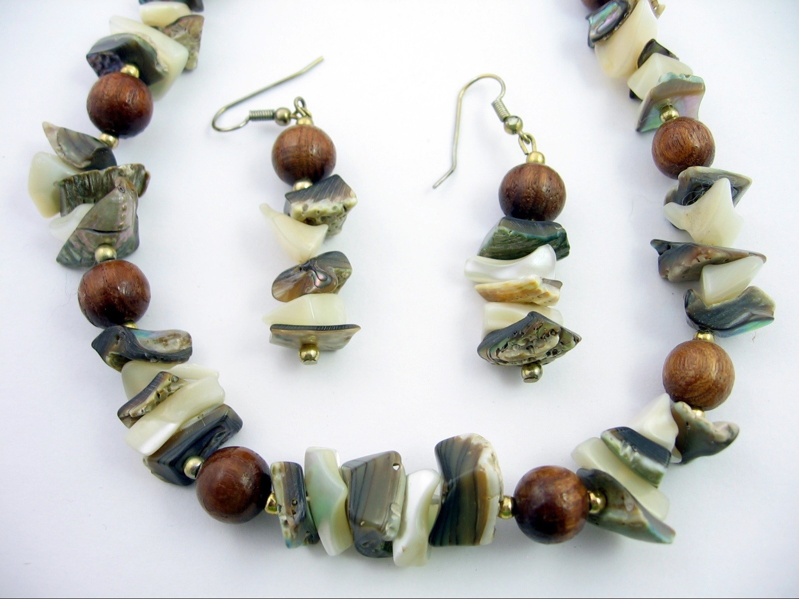 ABALONE SHELLS Seashells Chips & Pieces WOOD Beads NECKLACE & Earrings Set VTG