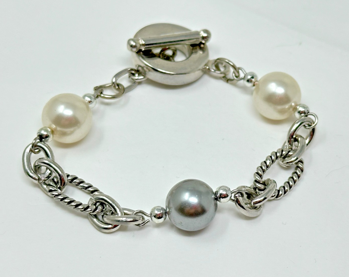 Beautiful Silver Tone White and Gray Faux Pearl Toggle 7.75″ Bracelet